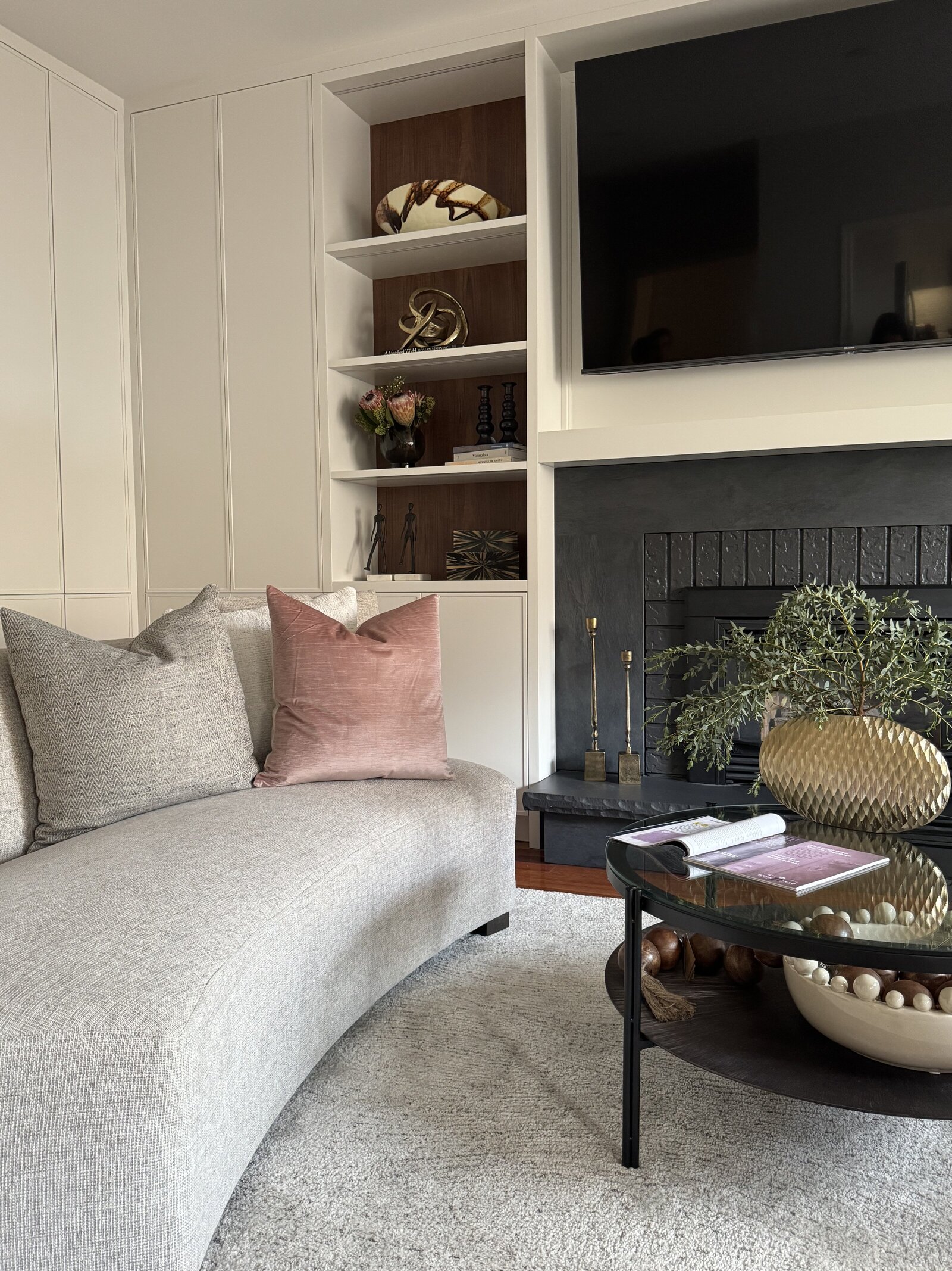 Contemporary living room design and furnishing selection, Studio 180 Design 