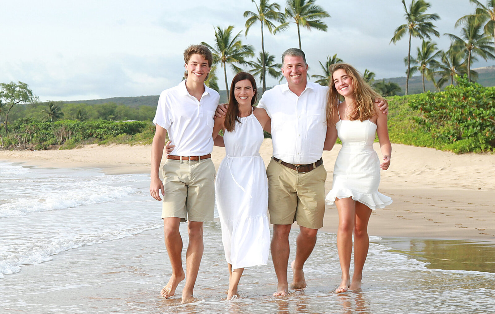 Photographers on Maui, for family portrait photography at affordable prices.