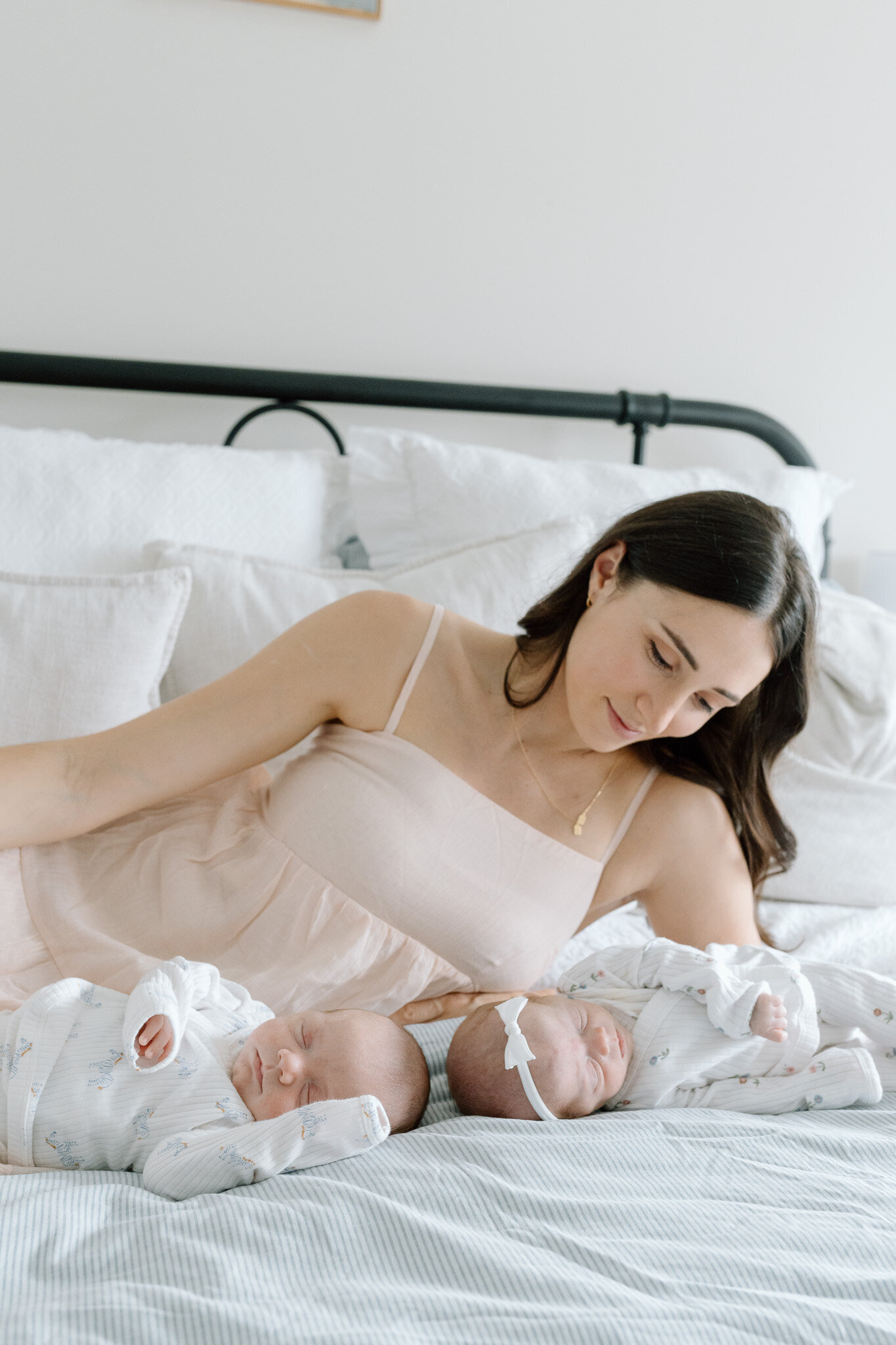 newborn-photos-twins-details-natural-tiny-nc (14)