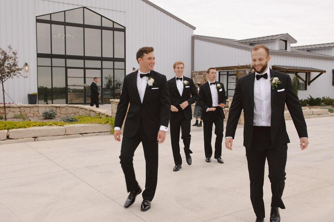 reuben-wedding-teasers-prairie-hill-vineyard-kayxbee-113
