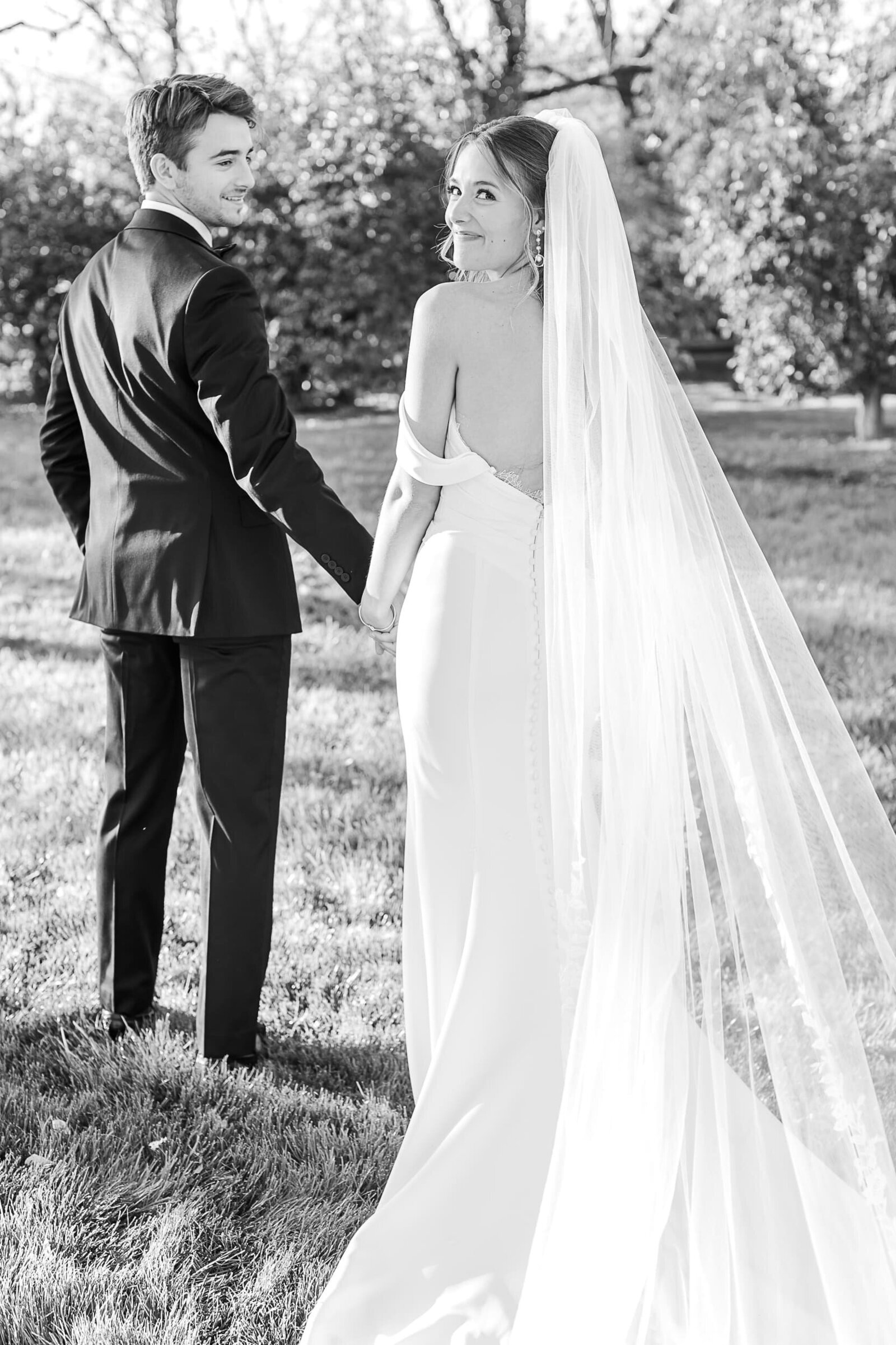 Phoenix-Wedding-Photographer-and-Videographer-Venue-at-the-Grove-WoodWed-1229