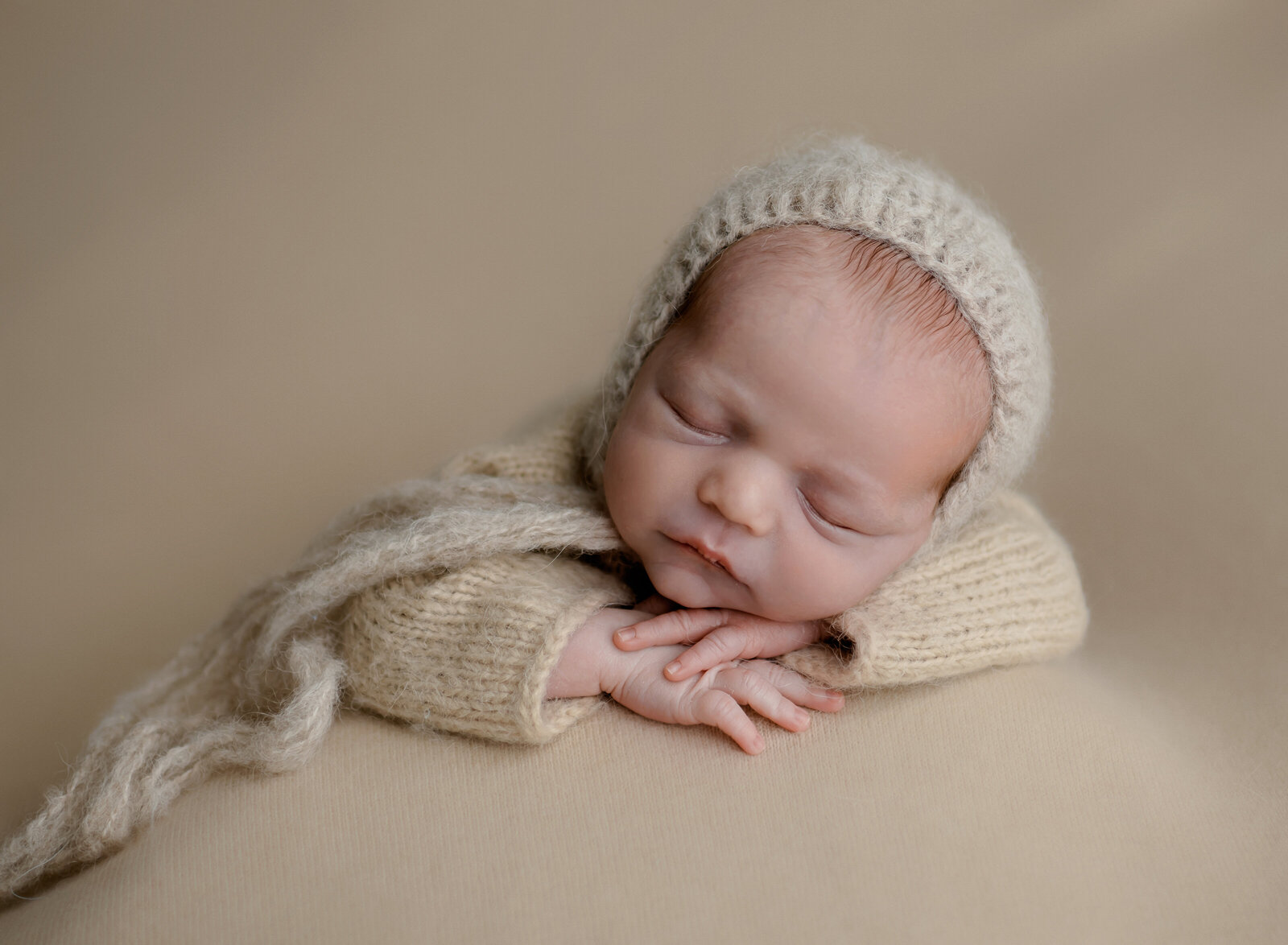 in home newborn photographers Milton