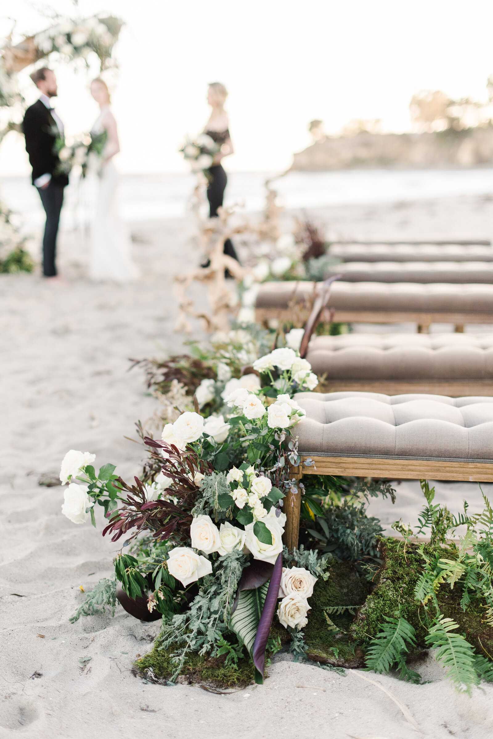 Precious-and-blooming-floral-design-kellye-clifford-Destination I do -Editorial-39