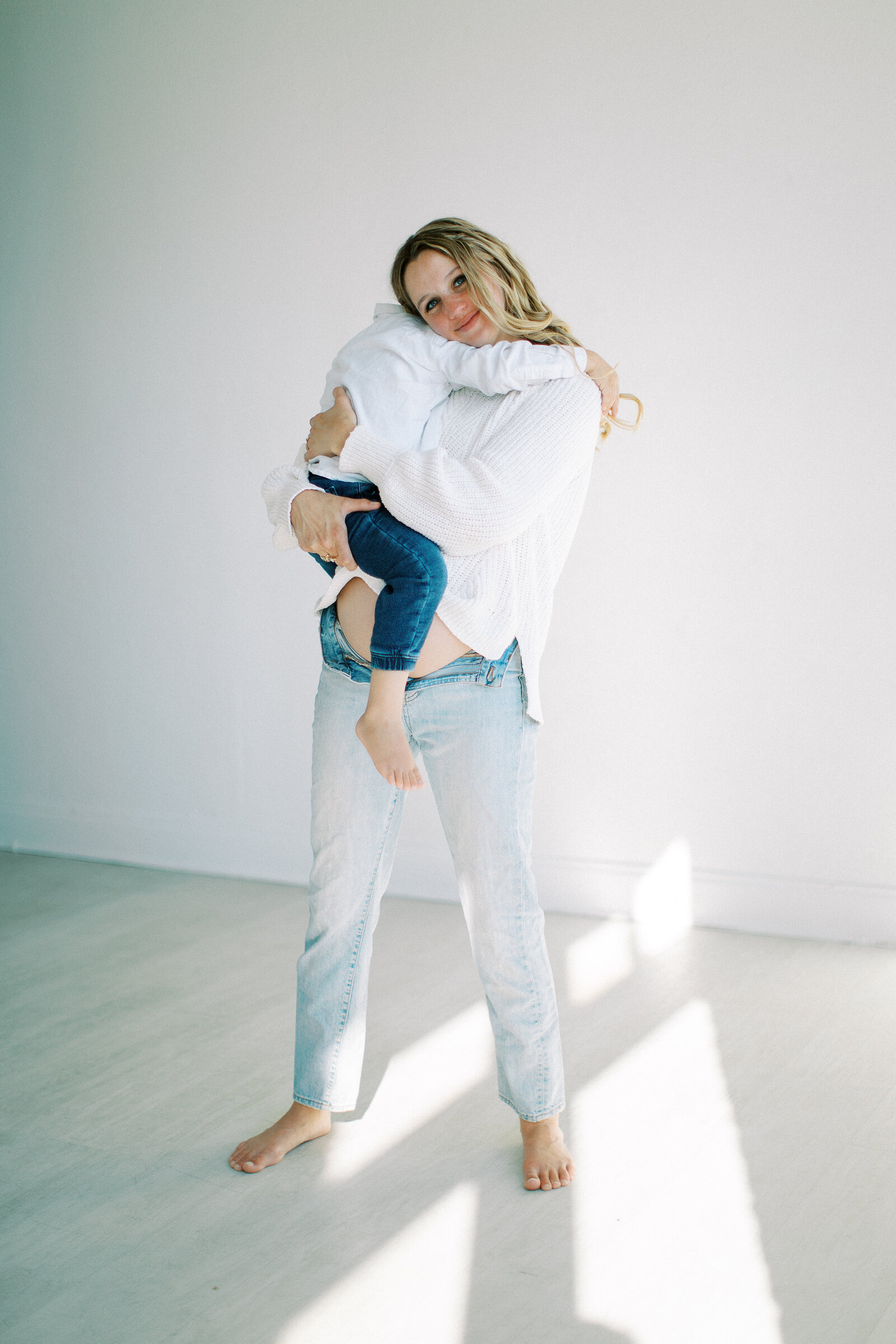 Maternity and family photographer in Dallas