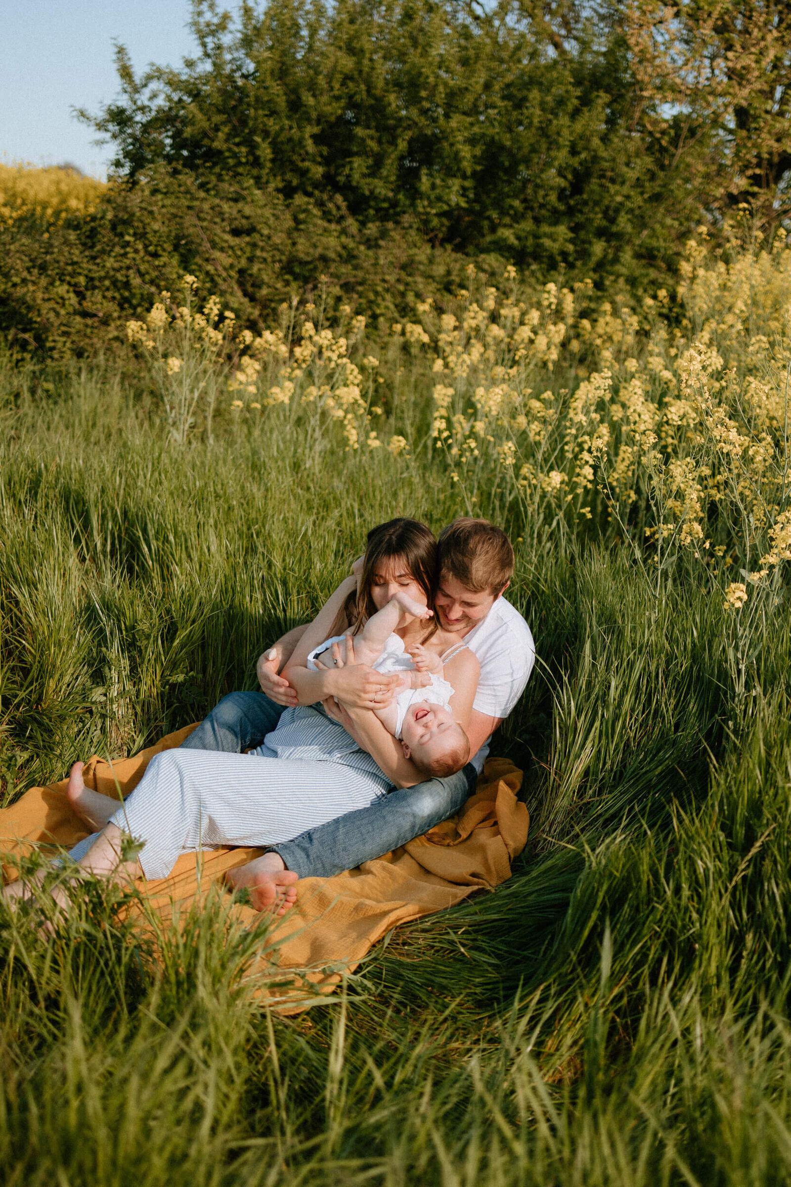 Seance-famille-bebe-Champs-colza-Camila-garcia-photographe-Toulouse-109