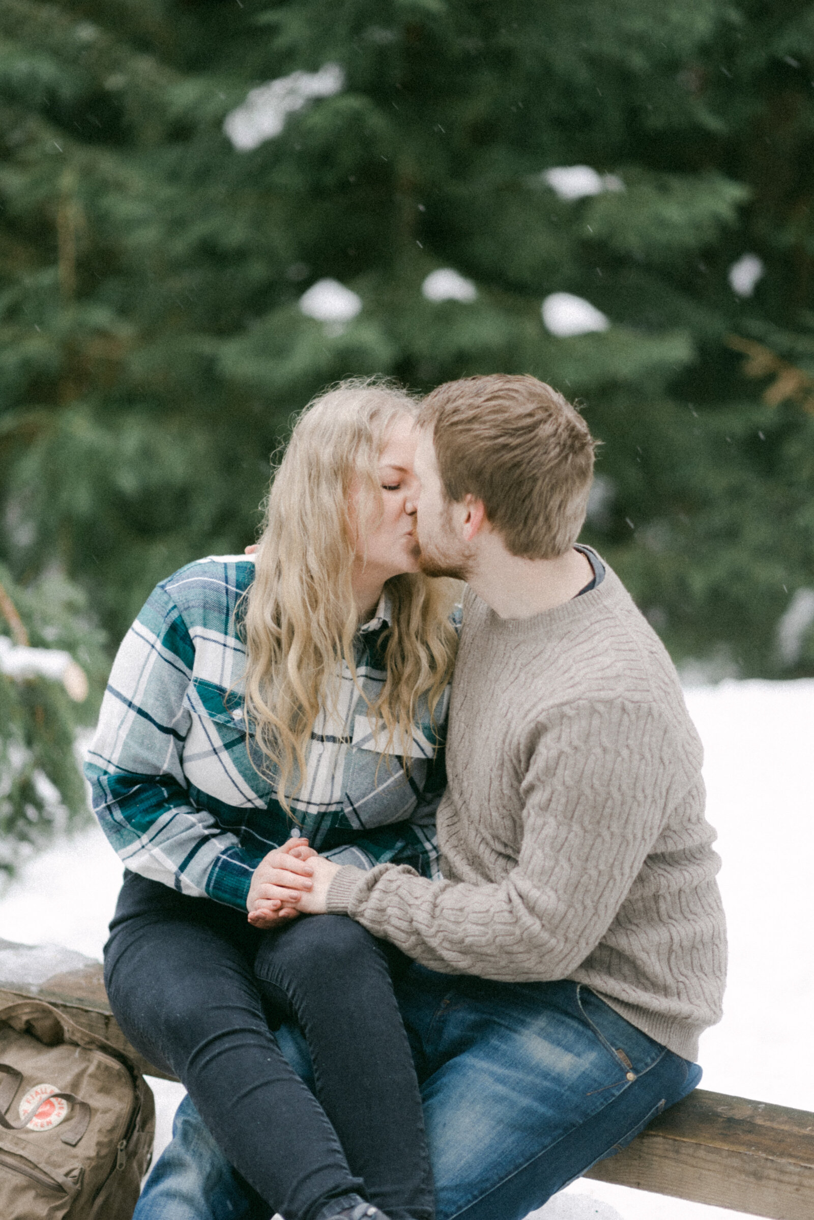 Couple in a forest on a photography session with photographer Hannika Gabrielsson