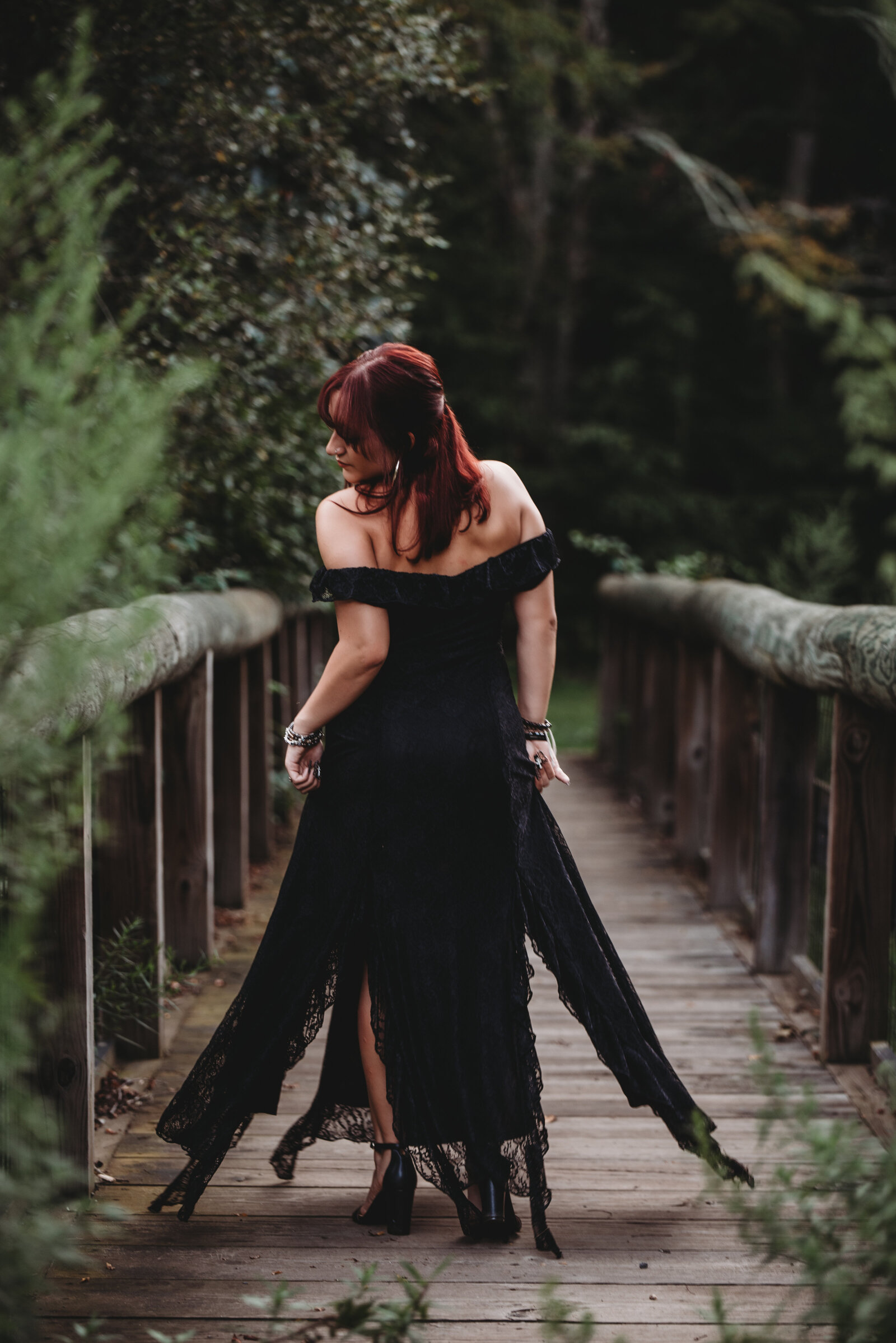 Capture your high school senior moments with a stunning portrait session at Brooksvale Park. Featuring a dramatic black dress and a scenic wooden bridge, this session blends elegance with nature.