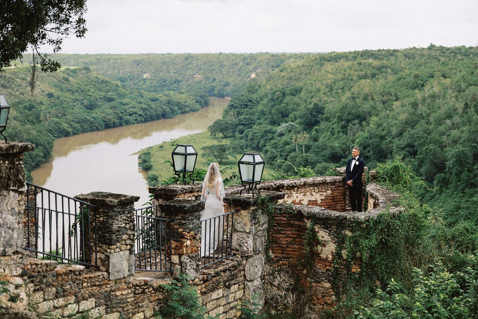Altos-de-chavon-casa-de-campo-resort-dominican-republic-wedding-asia-pimentel-photography-L+L-17