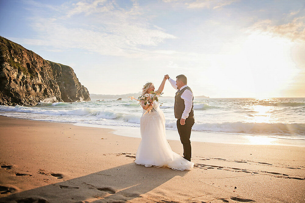 Lusty-Glaze-wedding-venue-cornwall-sunset-bride-groom