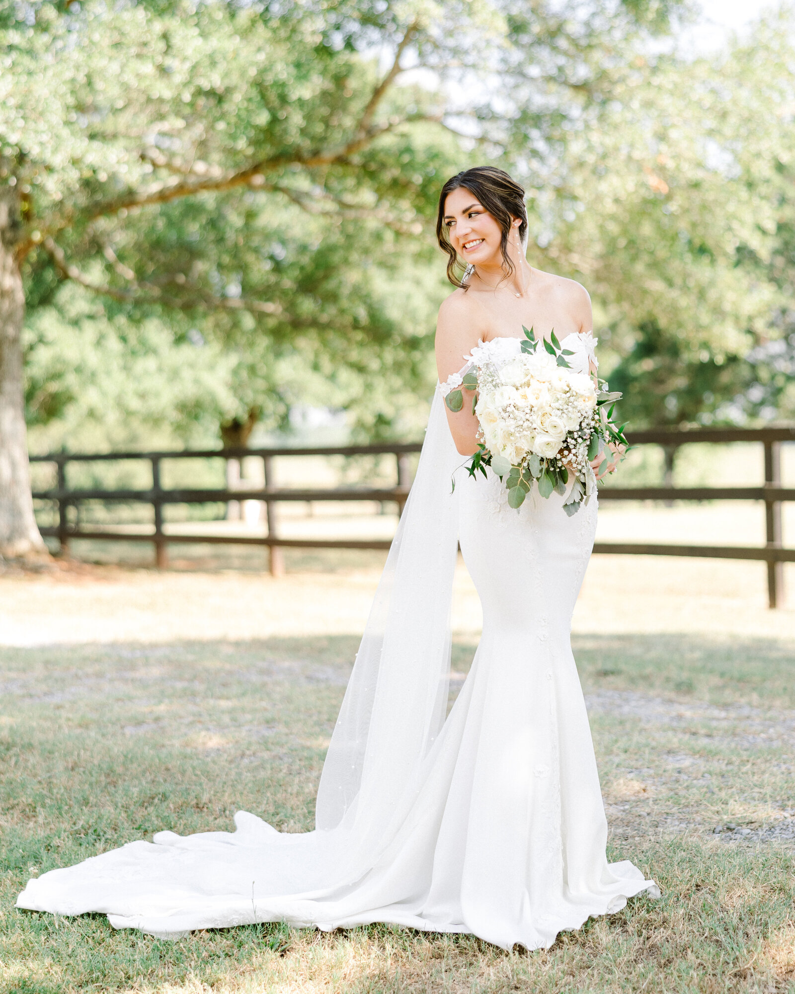 lauren-and-zac-wedding-bride-portrait-outdoor-abby-bell-photography-alabama