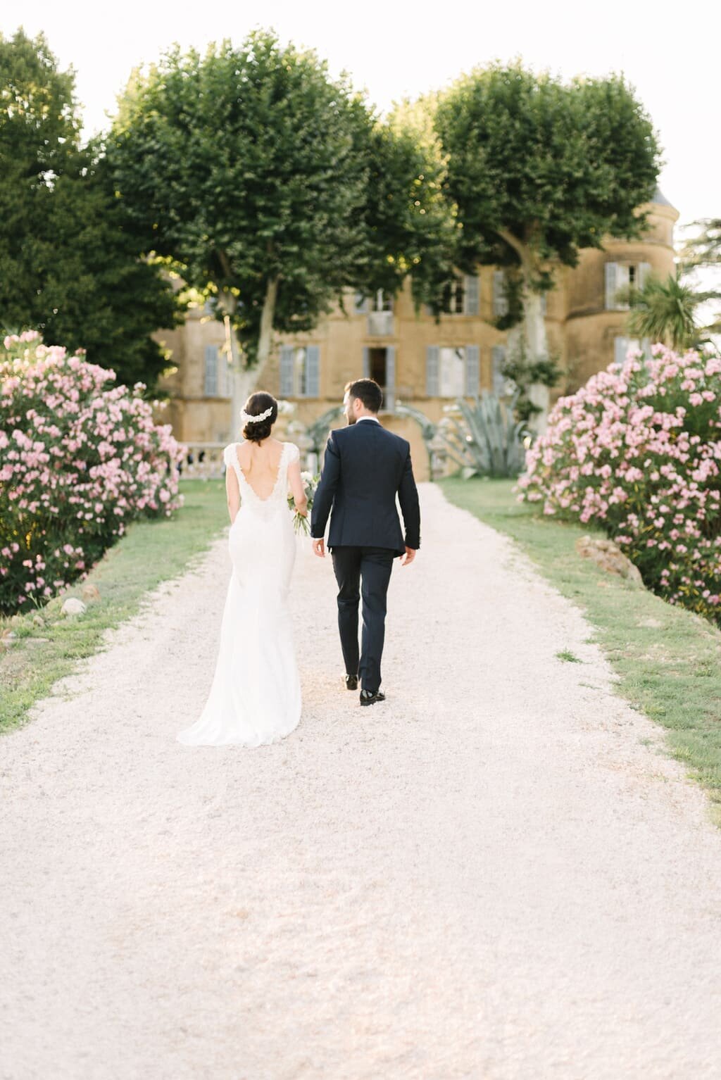 wedding-organization-at-chateau-robernier