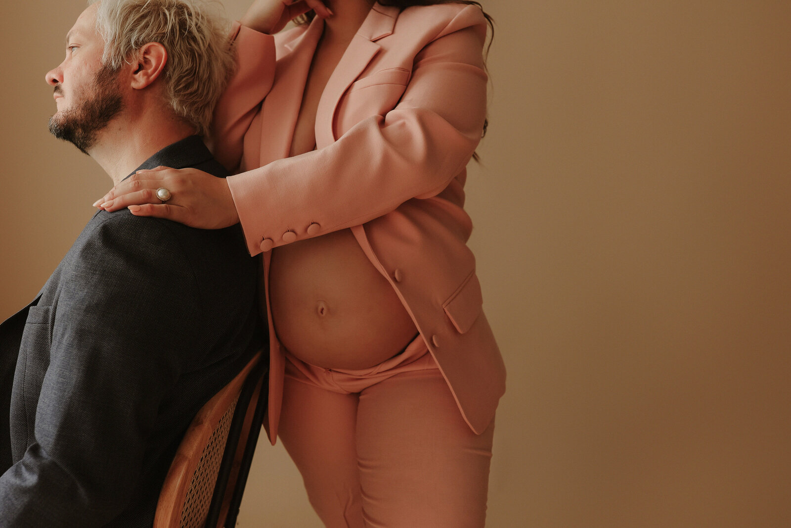 Couples-maternity-photos-13