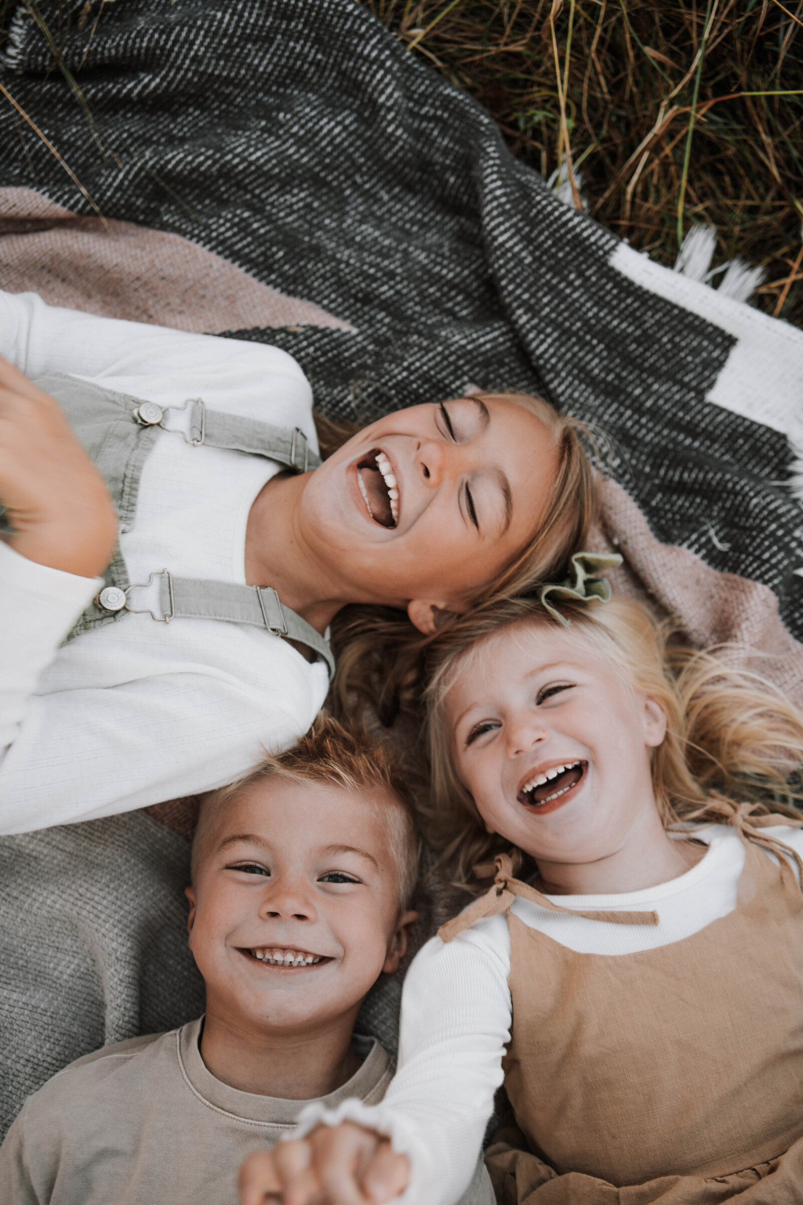laughing children captured by idaho falls photograoher