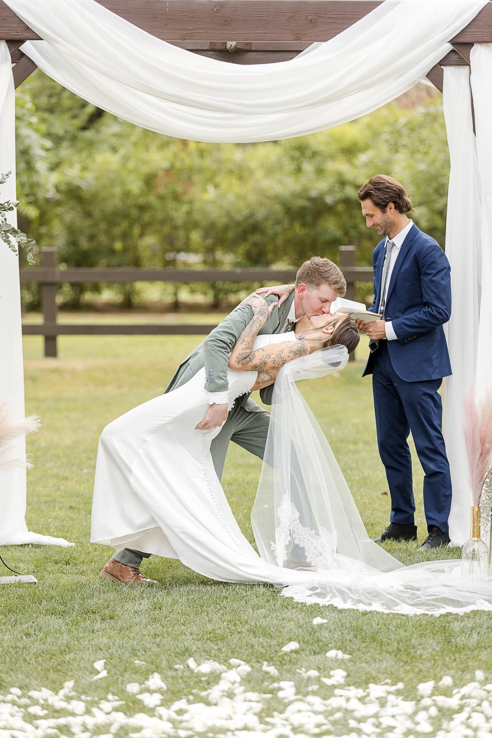 Phoenix-Wedding-Photographer-and-Videographer-Venue-at-the-Grove-IngWed-1103