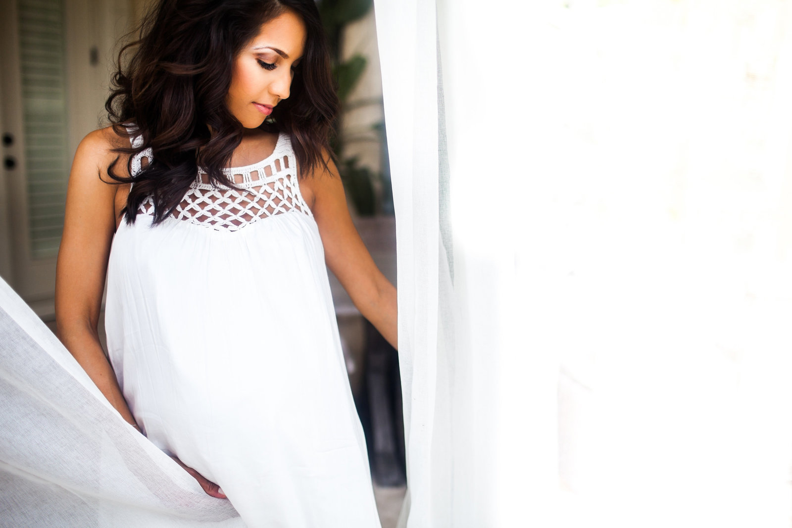 All white outdoor maternity pictures