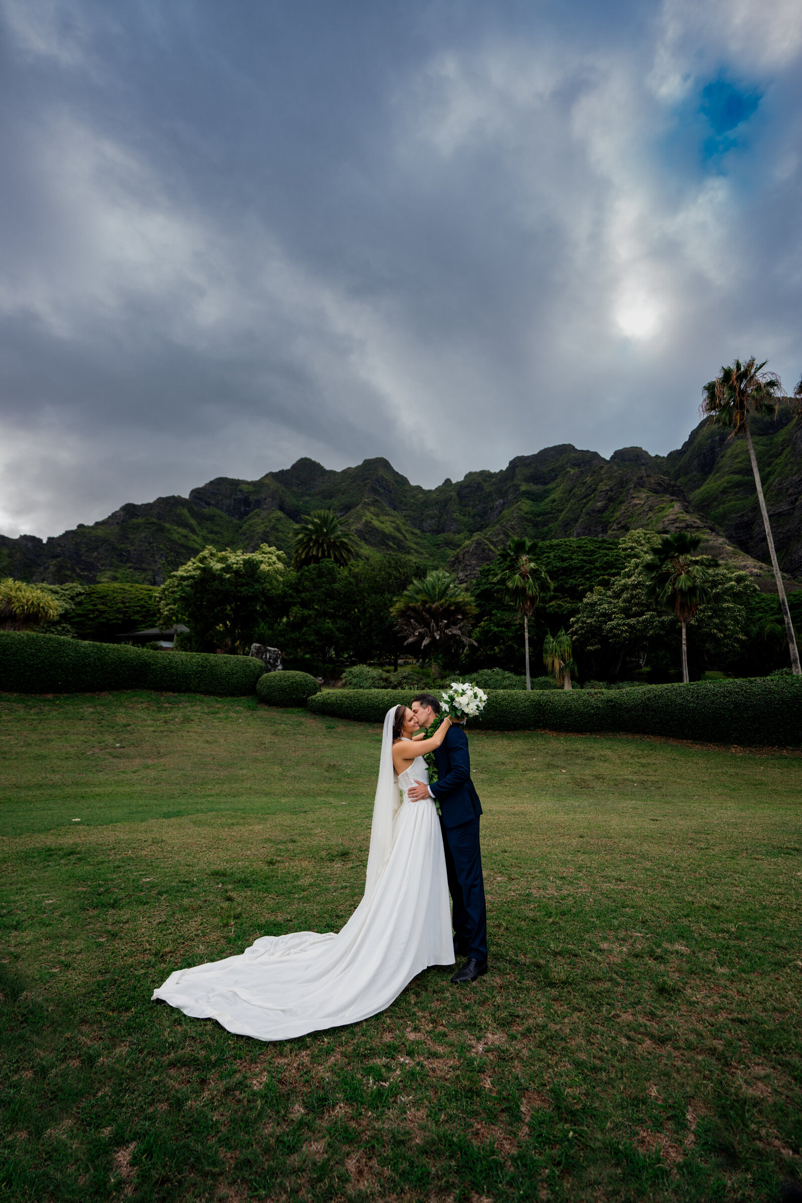 Aspen-Avenue-Millennium-Moments-Chicago-Wedding-Photograper-Hawaii-Pilialohaproductions-Kualoa-Ranch-Honolulu-Tropical-Vintage-Dress-FAV-135