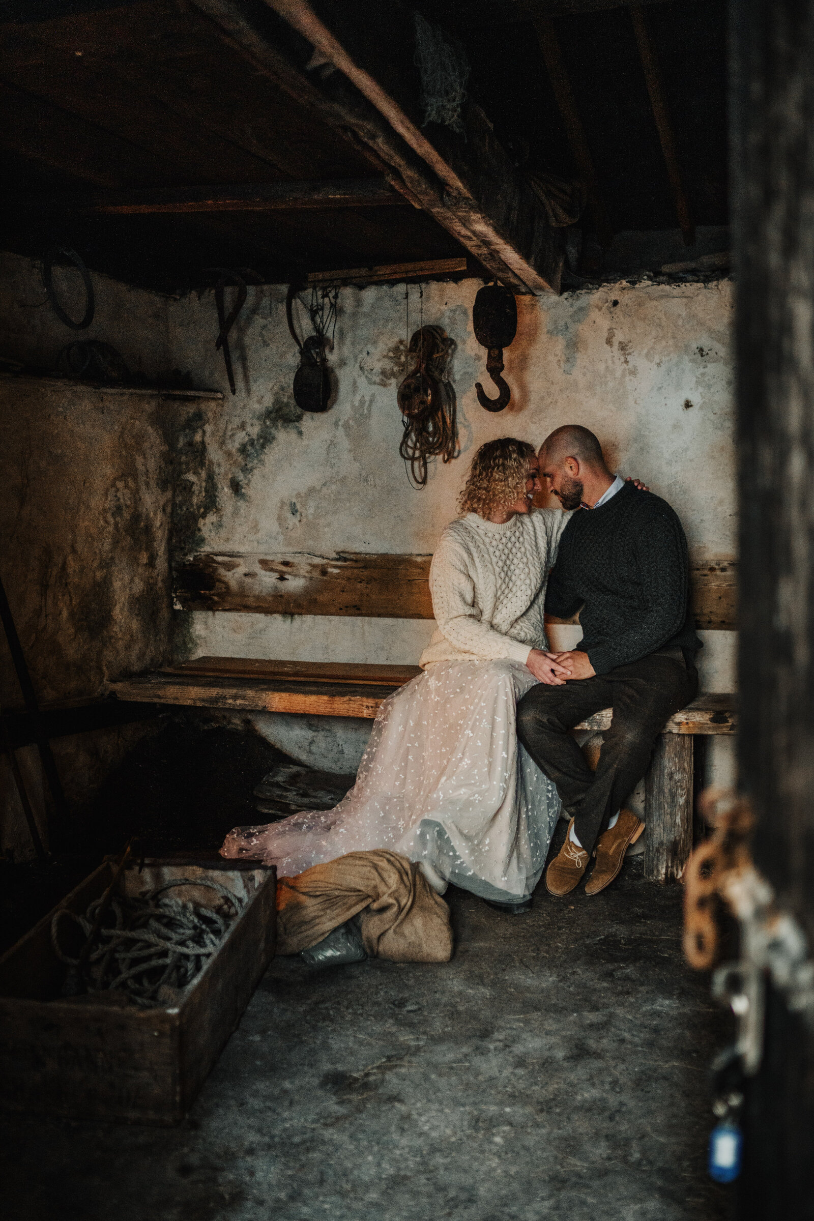 carrick-a-rede-rope-bridge-wedding-02190-183