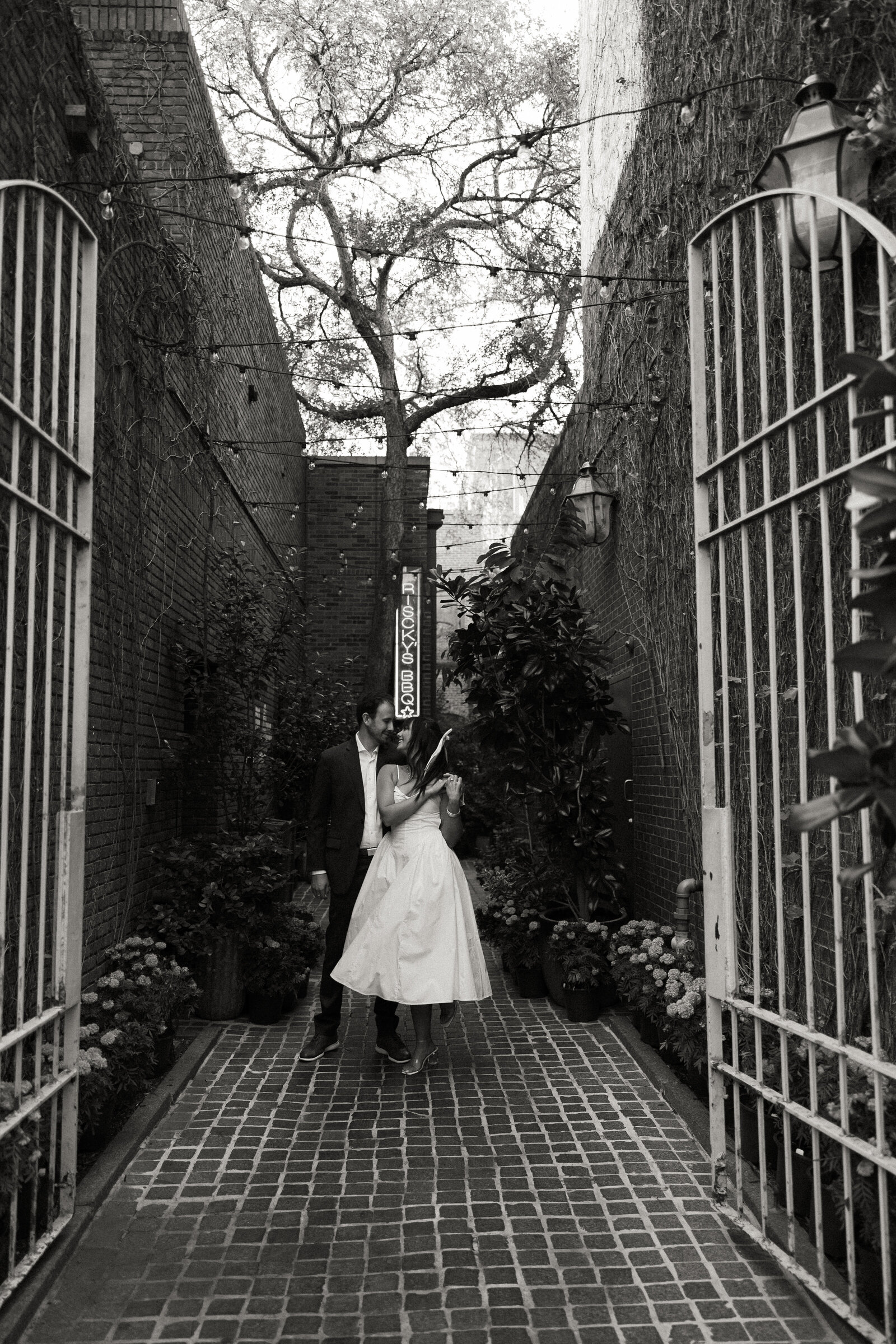 downtowndallasengagementphotos_stillsbytrinity-48