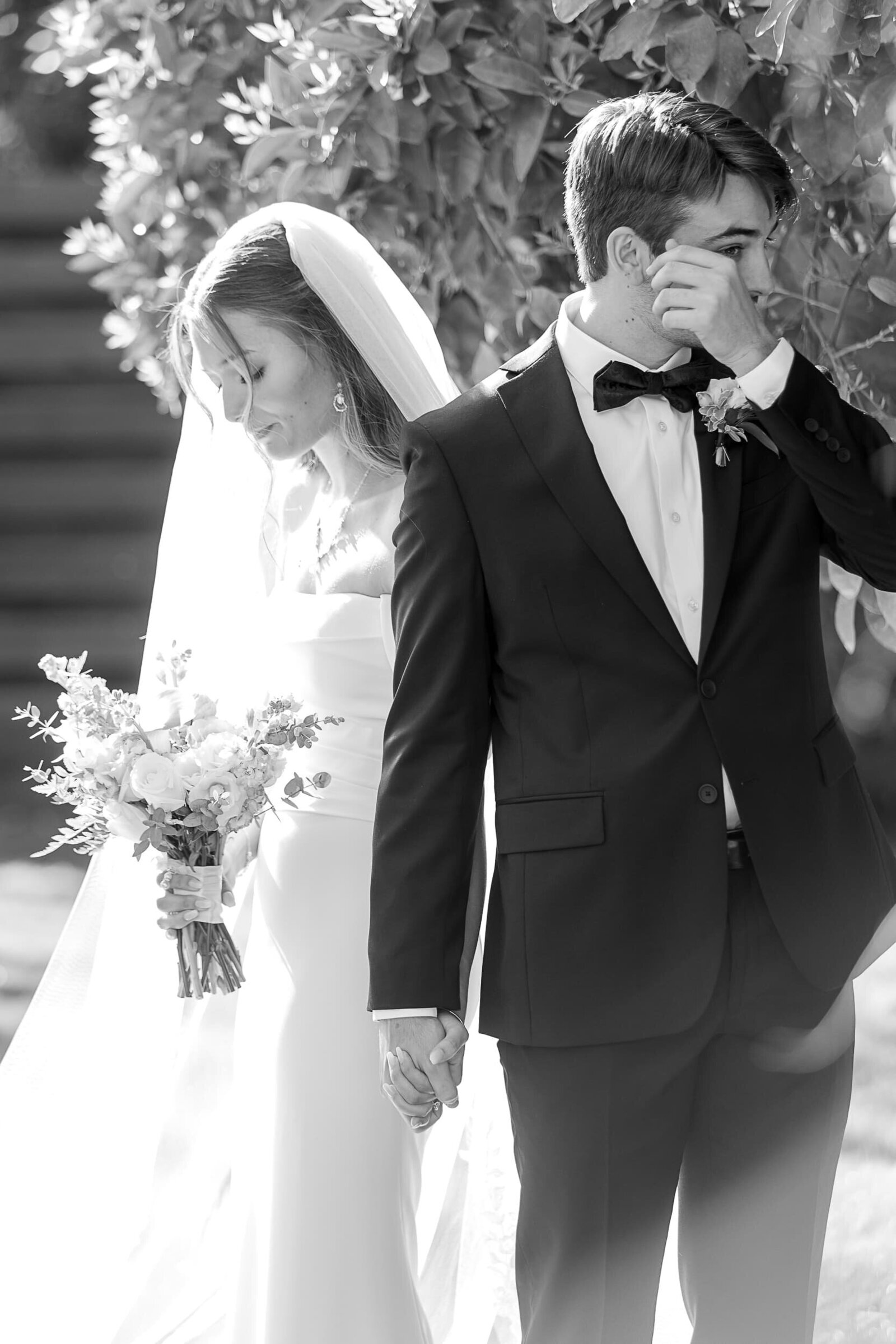 Phoenix-Wedding-Photographer-and-Videographer-Venue-at-the-Grove-WoodWed-1191