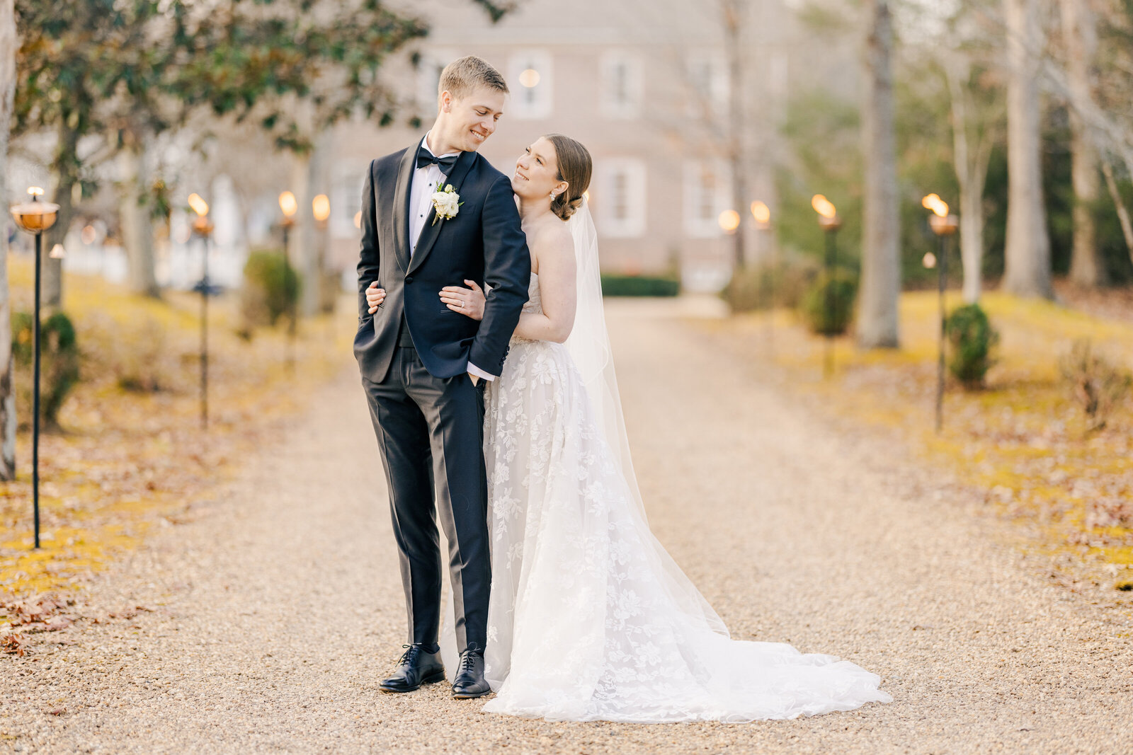 Rustic Charm & Winter Elegance – A Wedding in Blue Ridge