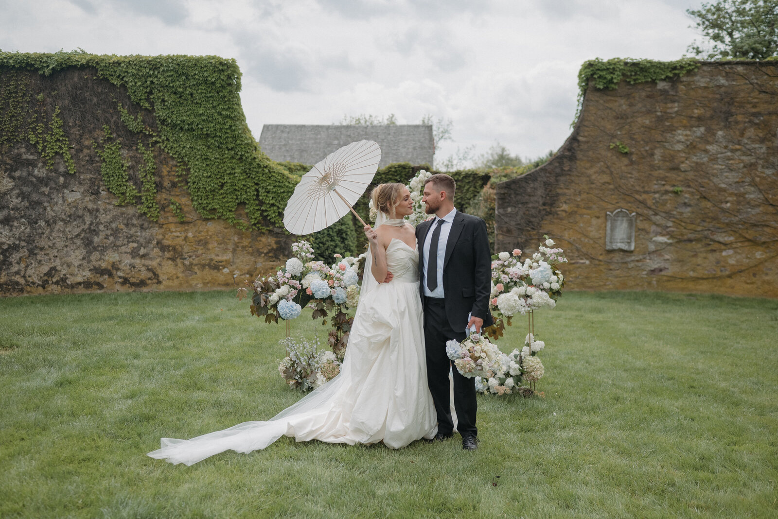 Lauren-Carly-Photo--Highlands-Mansion-European-Countryside-Garden-Wedding-NJ-PA-Destination-Wedding-Photographer--009482