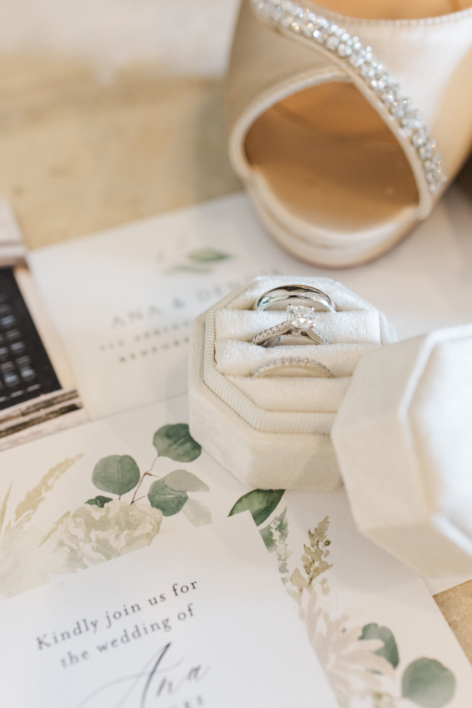 Bride and groom wedding rings photography