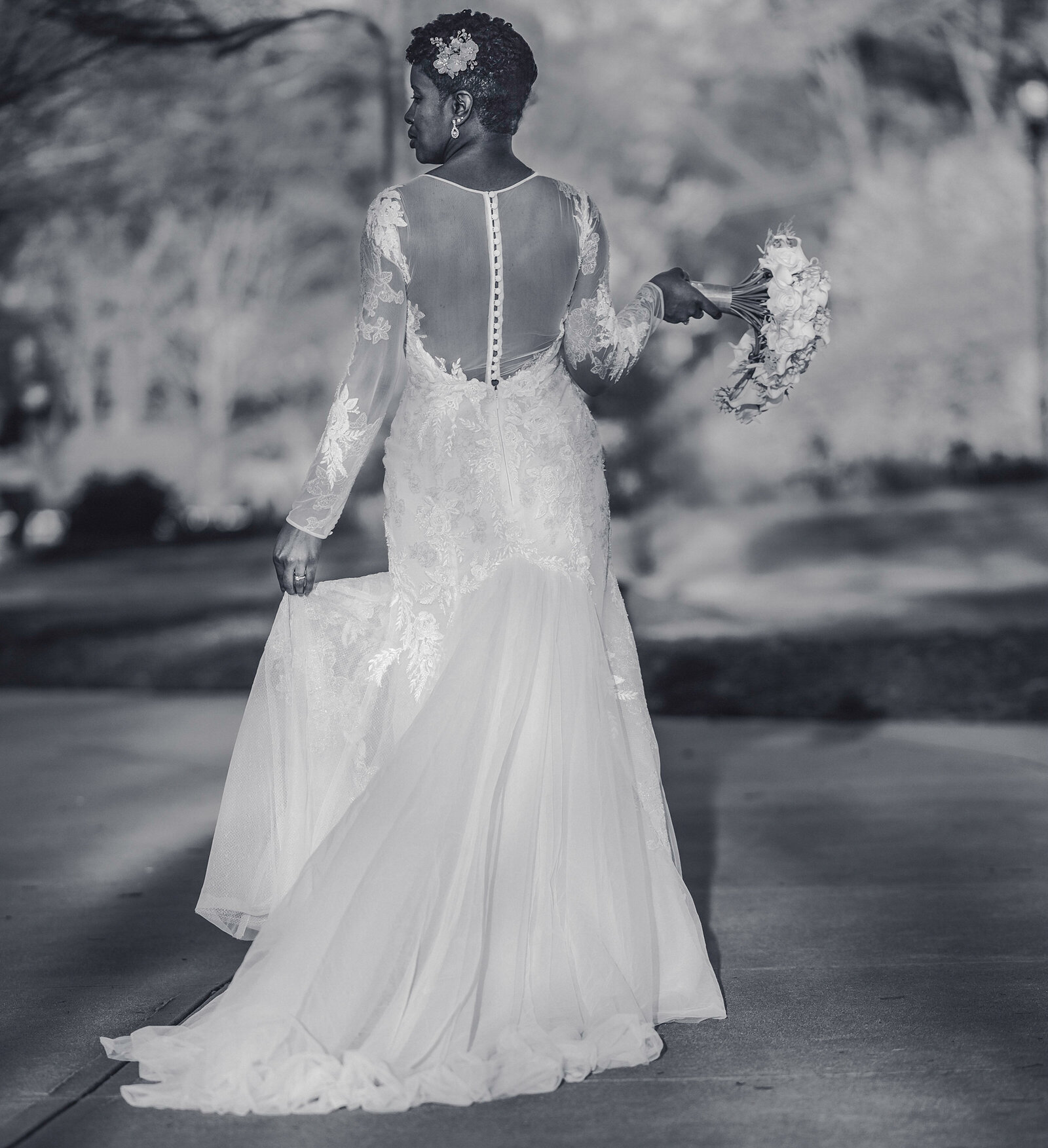 Blackand white picture of bride