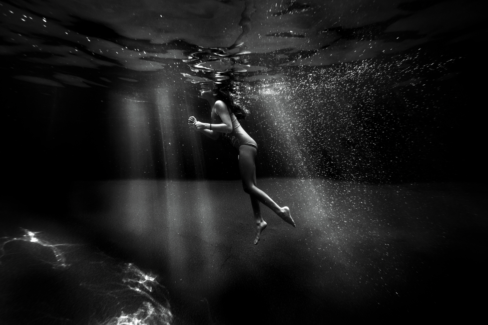underwater photographer, columbus, ga, atlanta, pool, young girl swimming, sunrays, ker-fox photography 8