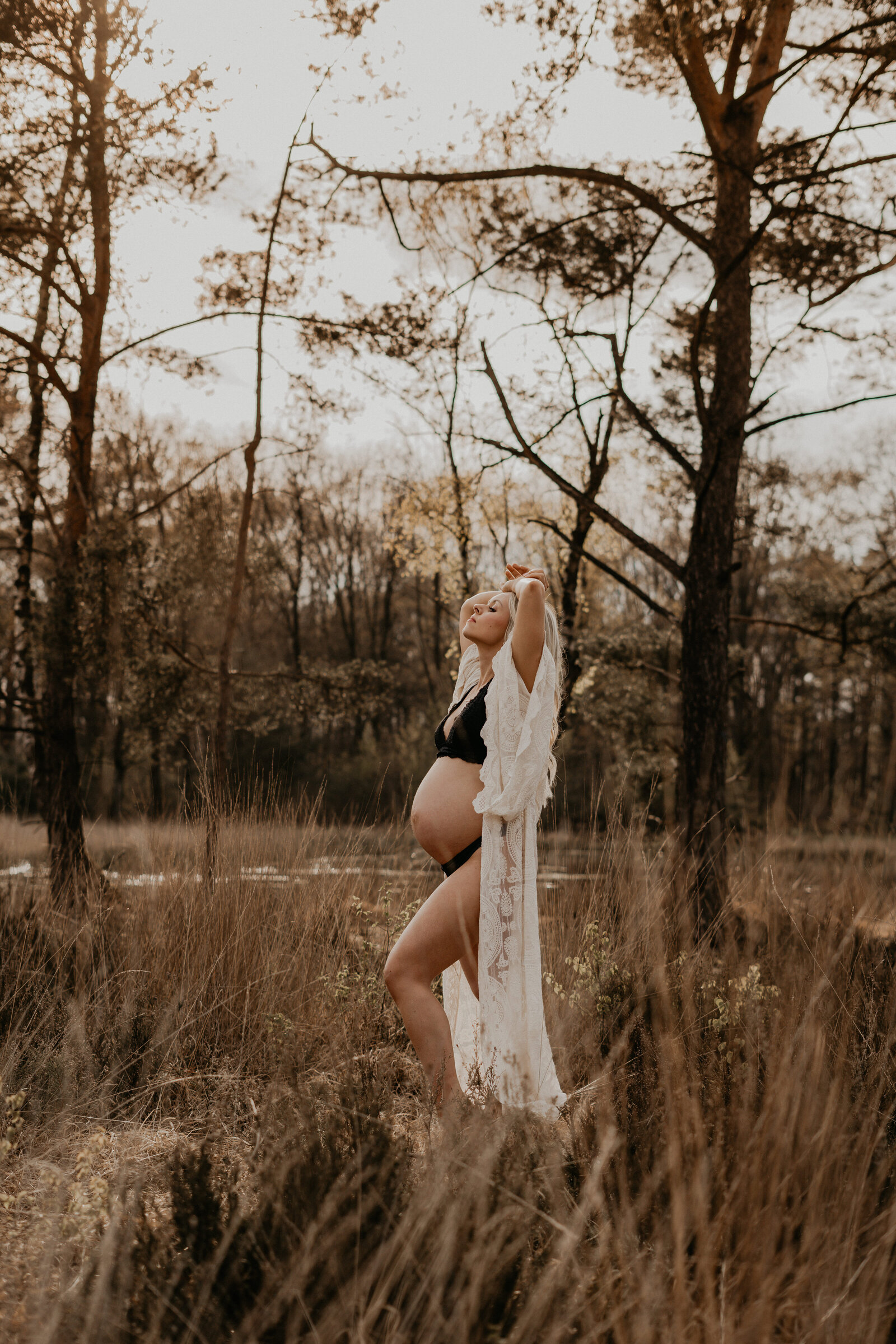 golden hour zwangerschapsfotoshoot, zwangerschapshoot limburg