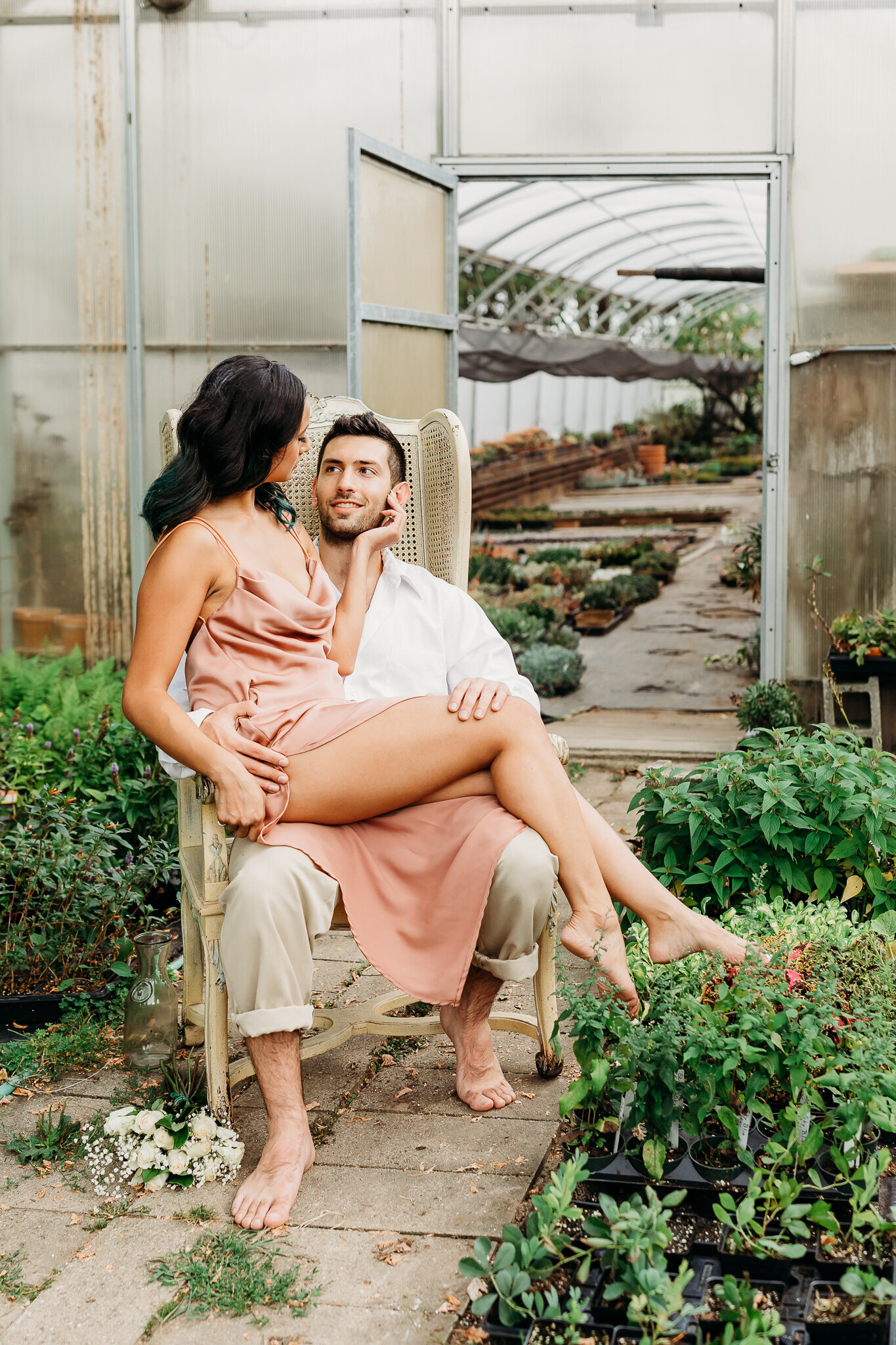 PLYMOUTH_MICHIGAN_GRAYES_GREENHOUSE_COUPLES_COURTNEY_LUSHAJ_PHOTOGRPAHY_11