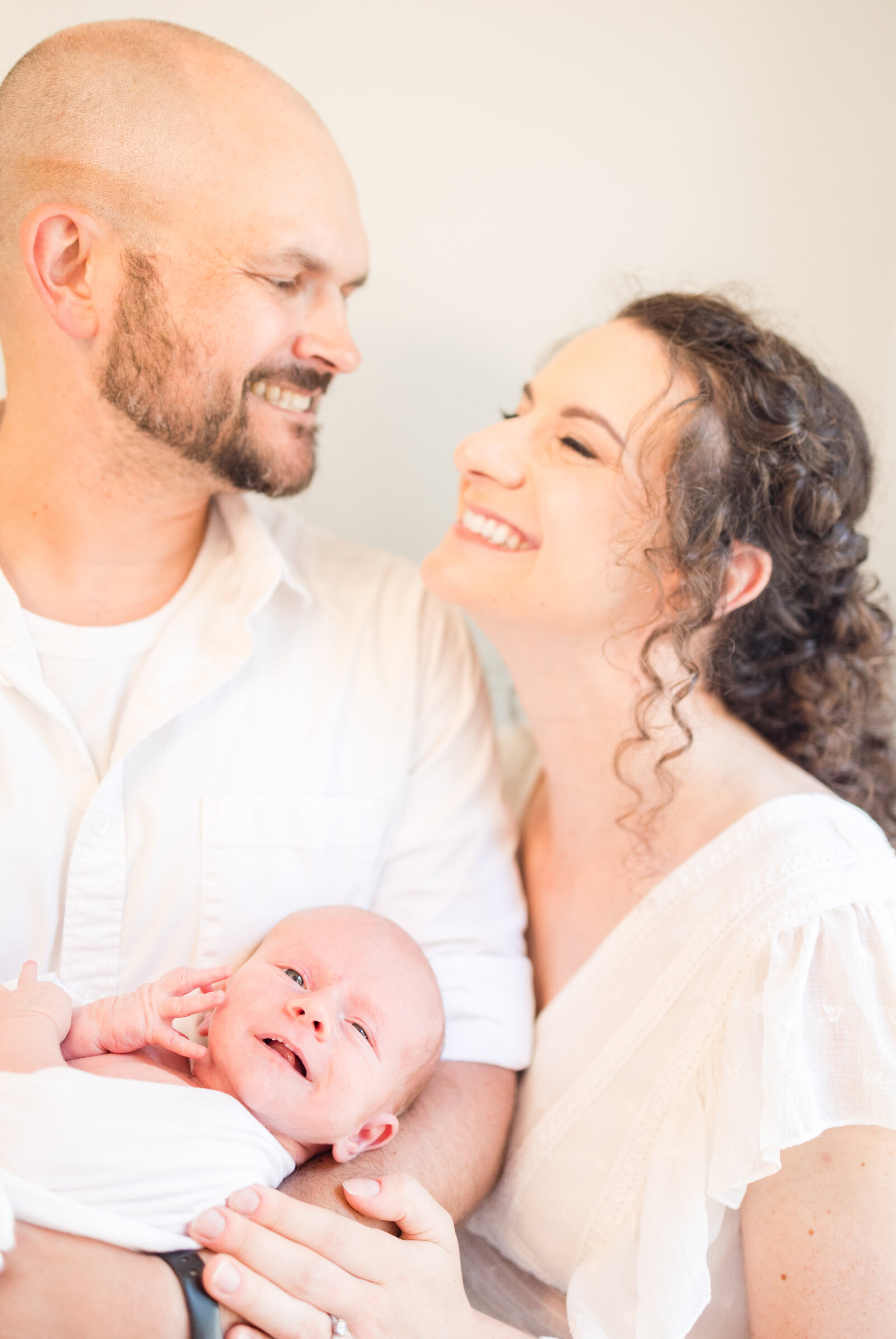 virginia-beach-newborn-family-smiling