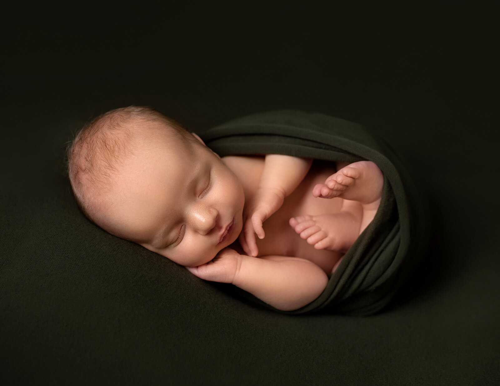 wrapping poses for newborn photography