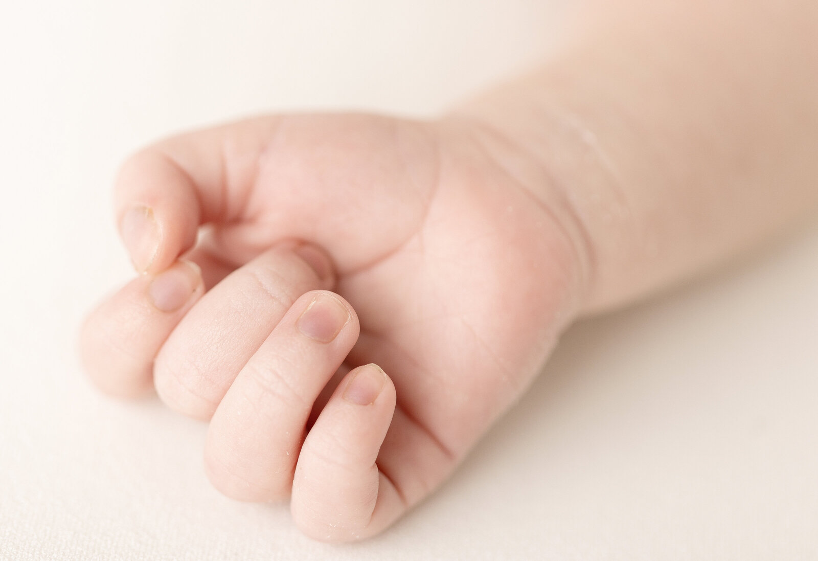 baby hand for newborn details