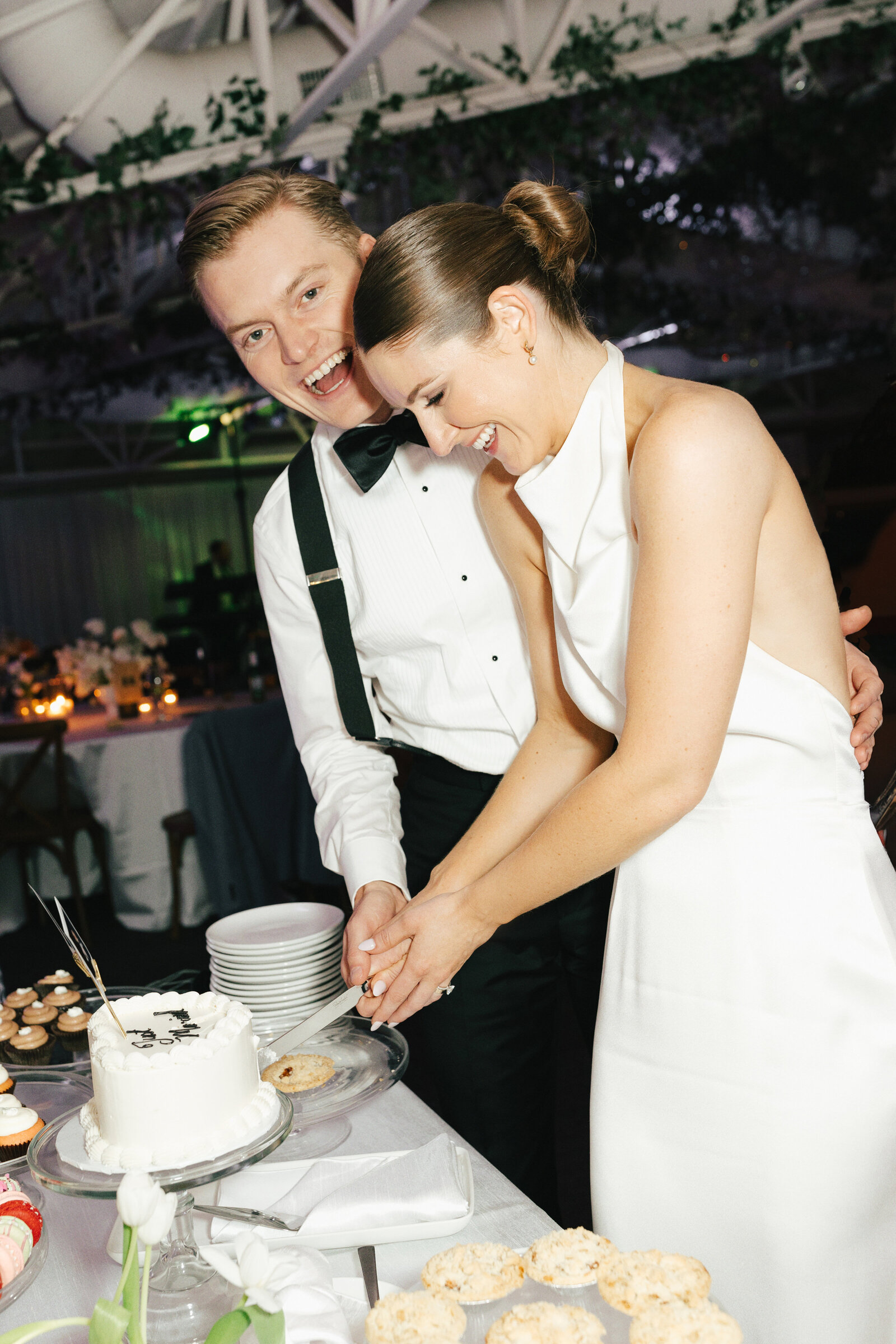 bride-groom-cake-cutting-reception-florists-phoenix-az