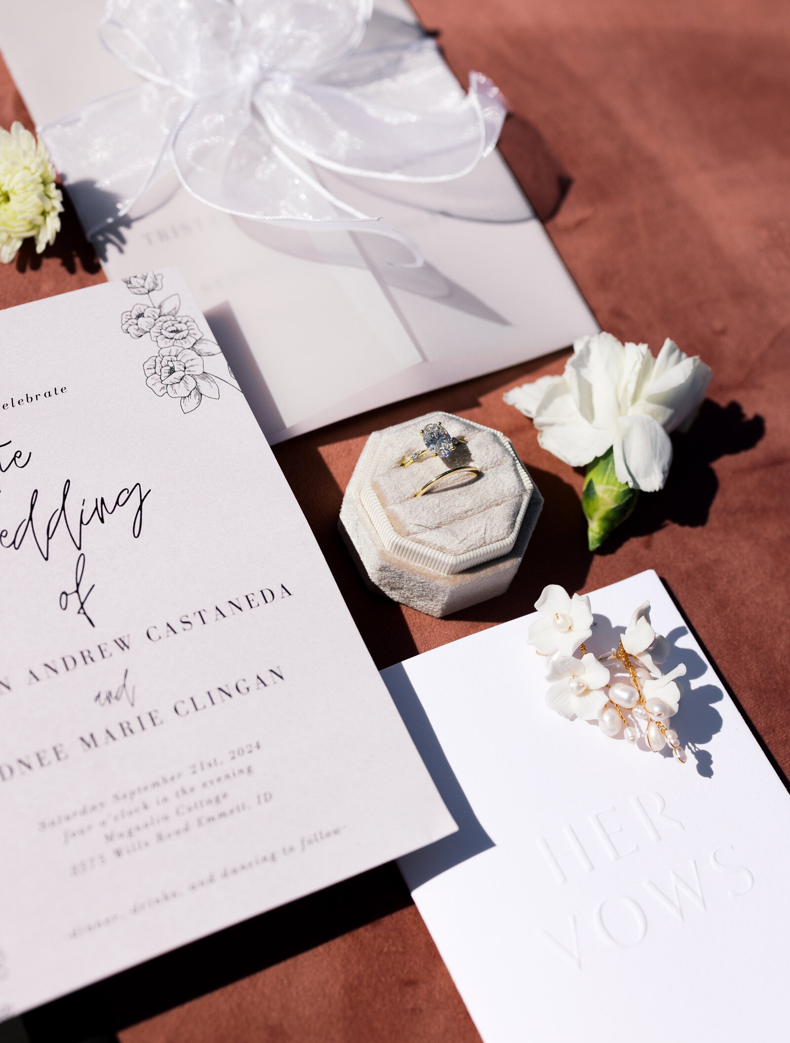 september-wedding-emmett-idaho-autumn-summer-black-tie-kayla-lucio-photo-castaneda-details-3