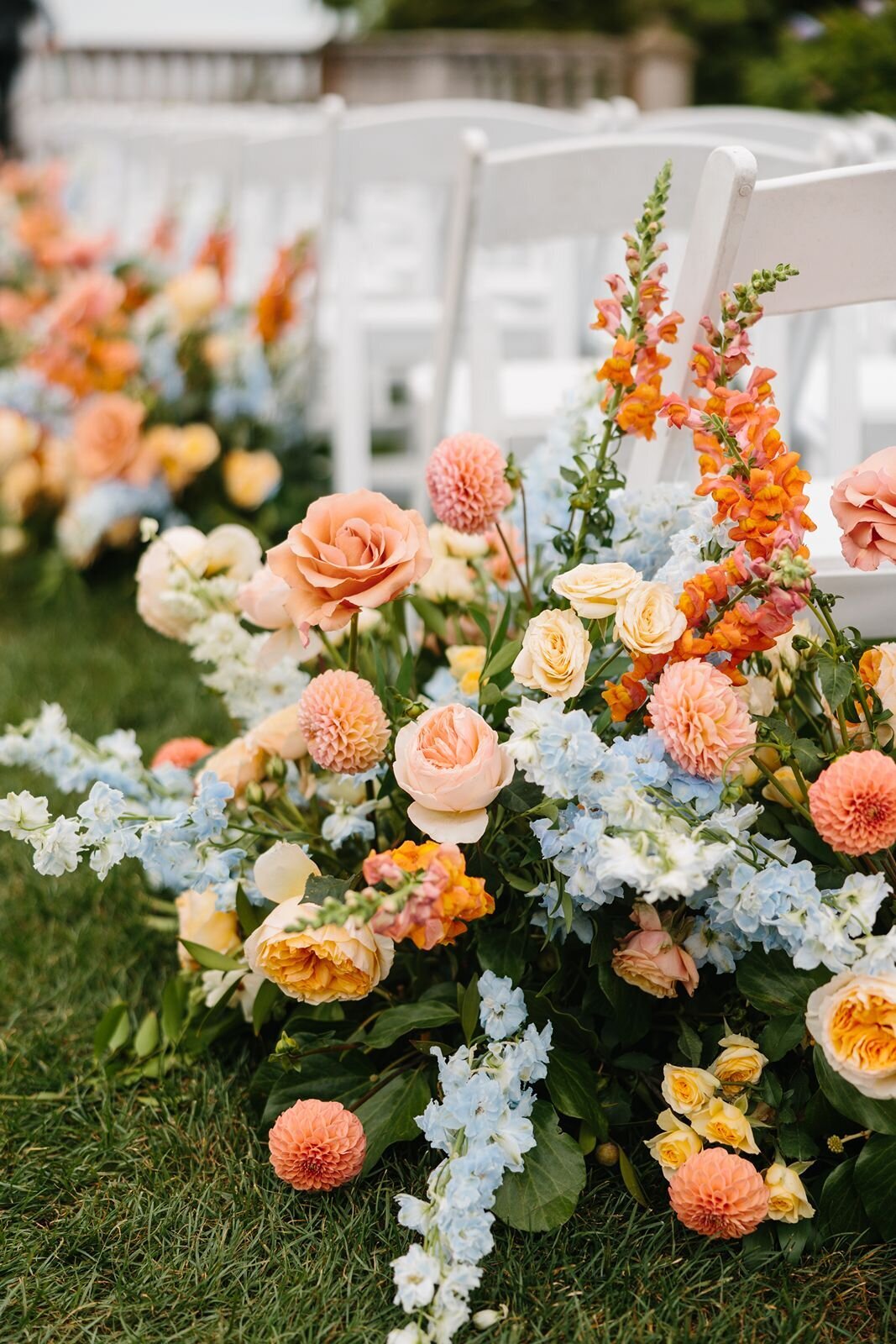 leila-james-events-newport-rhode-island-luxury-wedding-planner-castle-hill-inn-venue-erin-mcginn-wedding-photographer-bright-florals-CH0480 copy