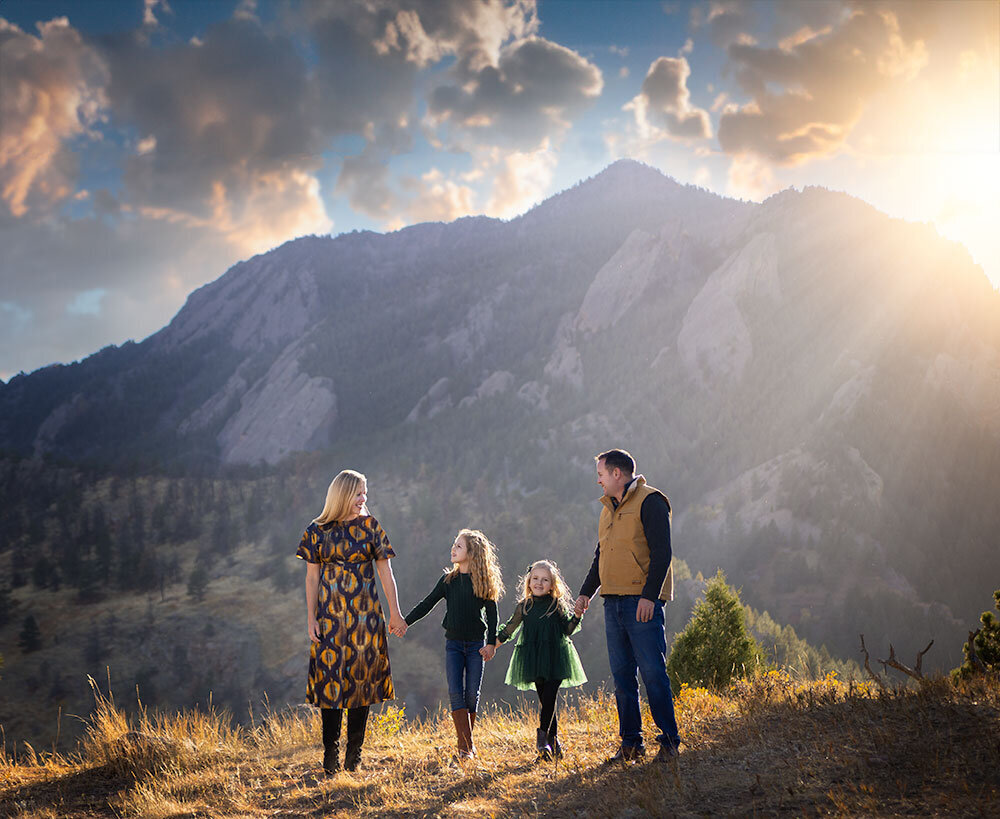 candid-authentic-family-connection-mountain-photographer-love-light-sunray-clouds-sunset-wow-best-family-picture