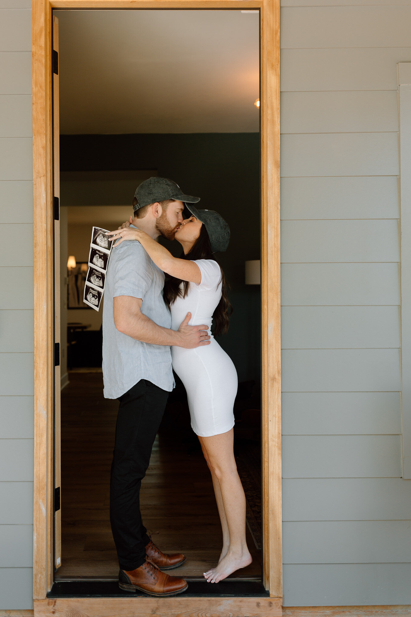 in-home-charlotte-pregnancy-announcement (3)