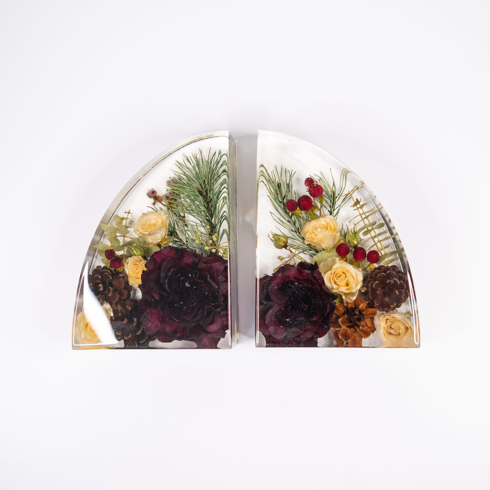 bookends winter red berries white pinecone MistiB