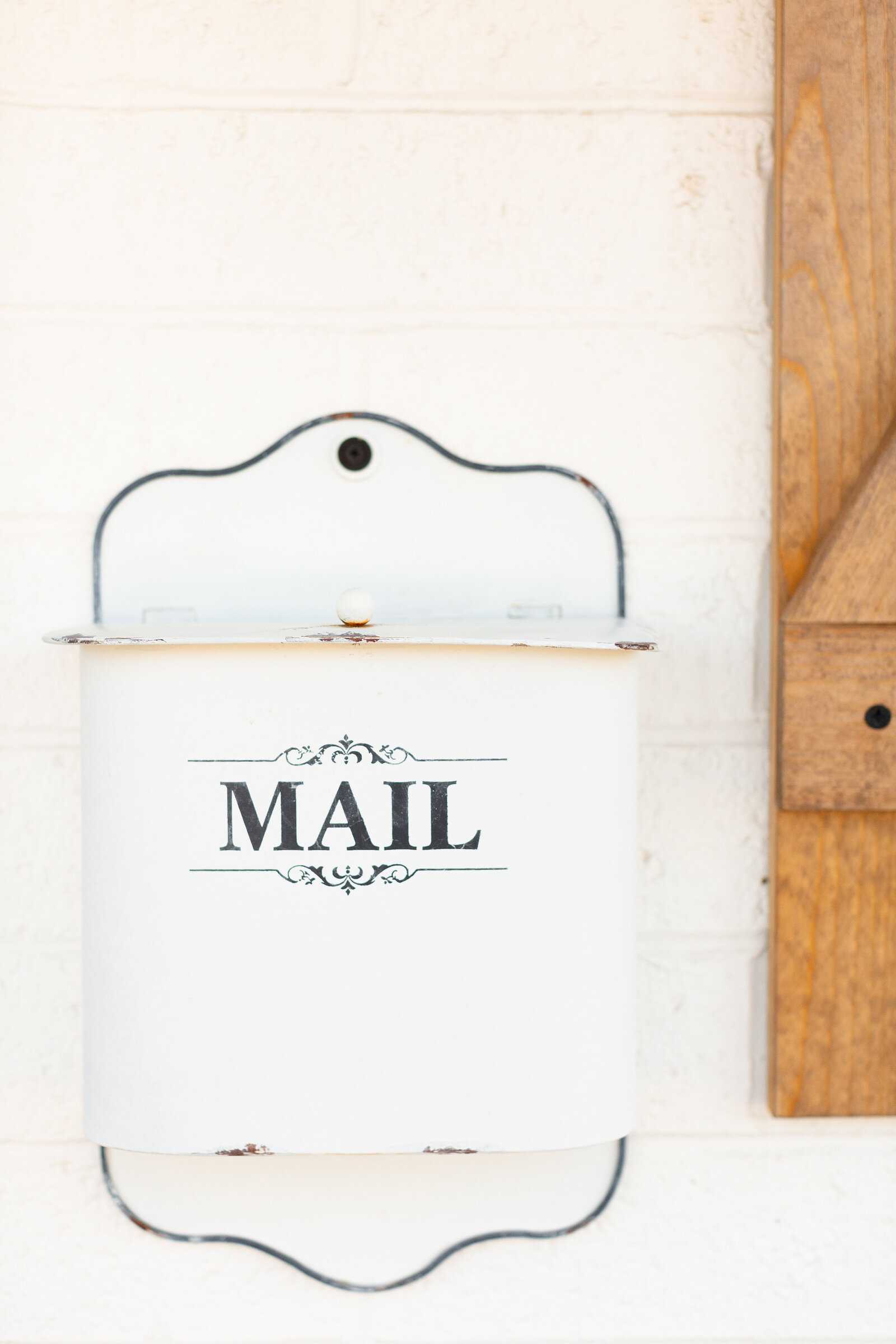 Tin wall mailbox