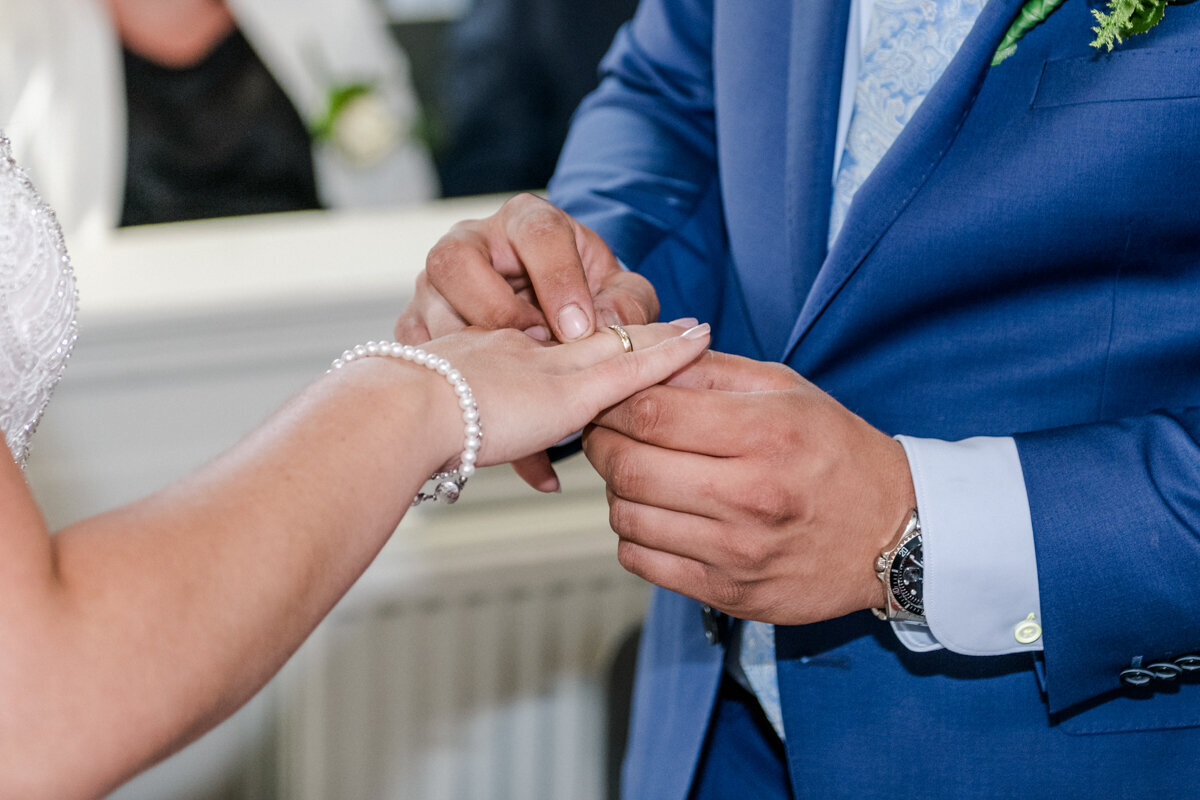 Trouwen in Heerenveen, trouwen in Crackstate Heerenveen. Bruidsfotograaf Friesland, trouwfotograaf (90)