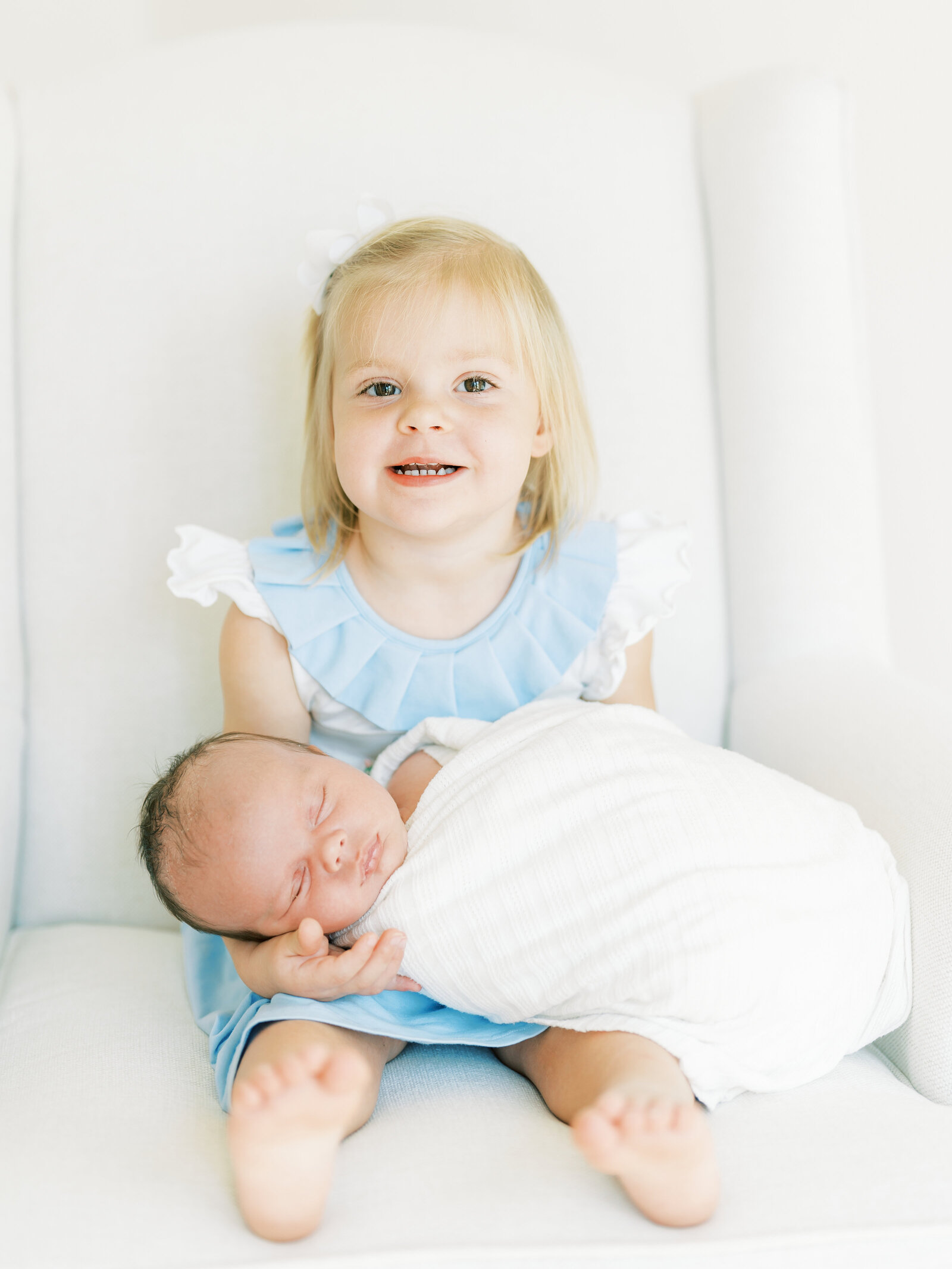 sibling-newborn-session-dallas-in-home.jpg