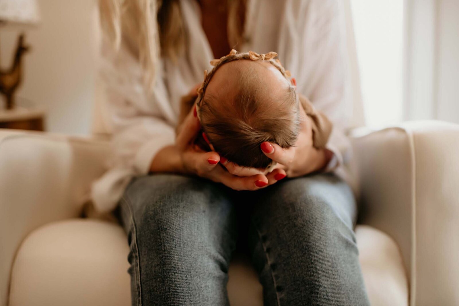 newborn-girl-photo-session-at-home