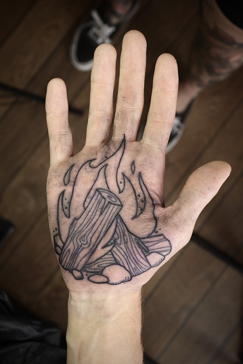 beccsla-rebecca-knutsson-tatuerare-i-bastad-artcore-tattoo-handflator-handflata-tatuering-2