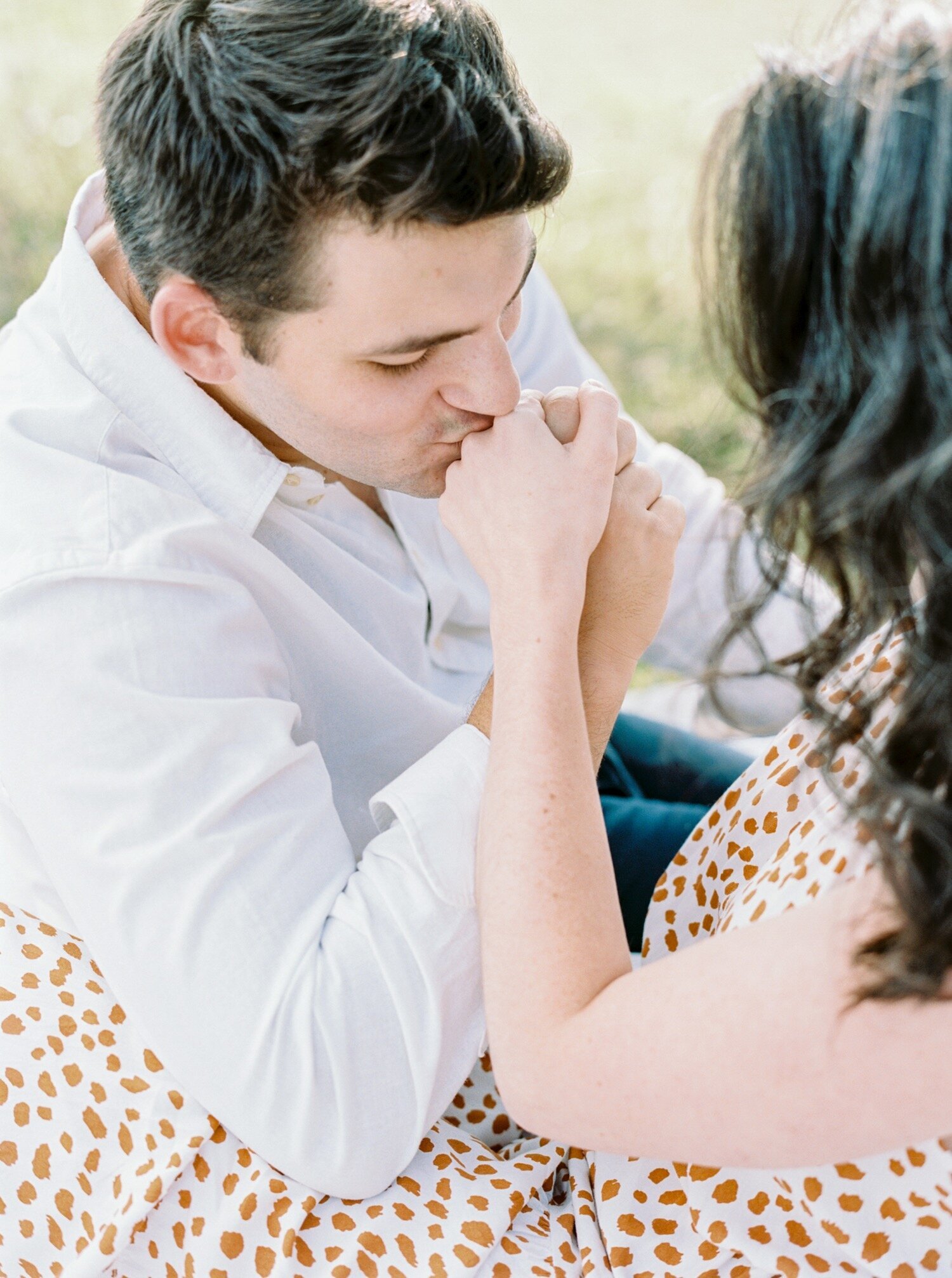 A-romantic-Skyline-Drive-anniversary-session-in-the-mountains-with-picnic-by-Virginia-Wedding-Photographer-Natalie-Jayne-Photography10