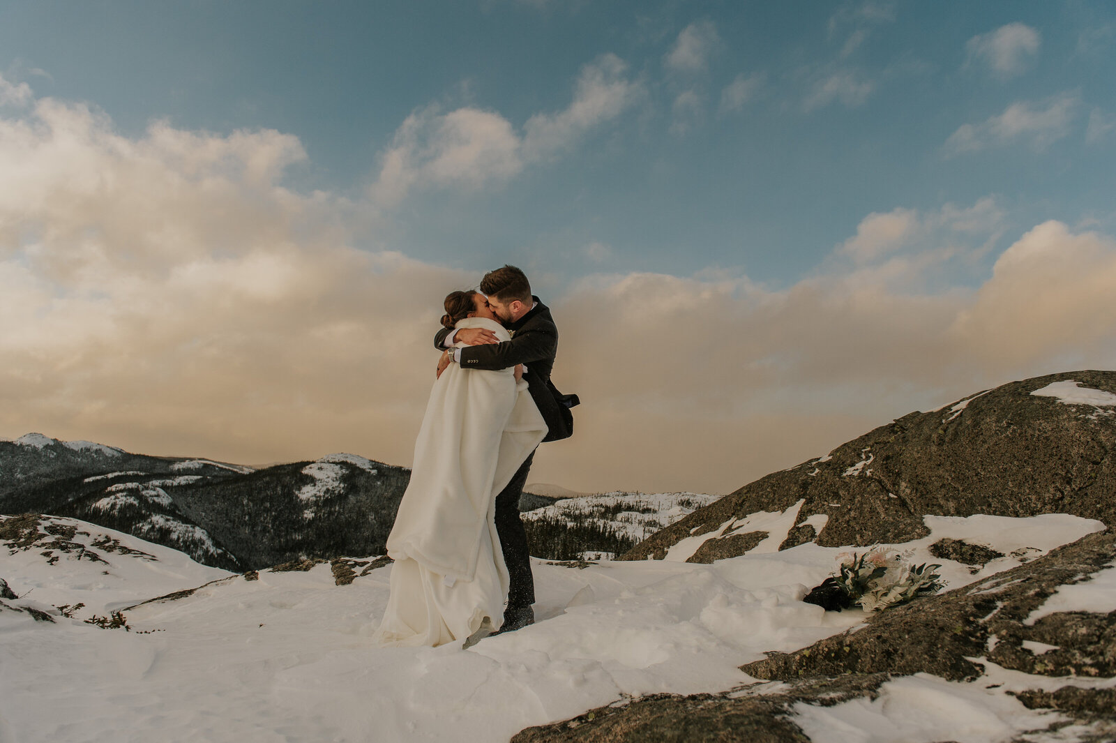 love-is-nord-charlevoix-quebec-mariage-intime-elopement-0011
