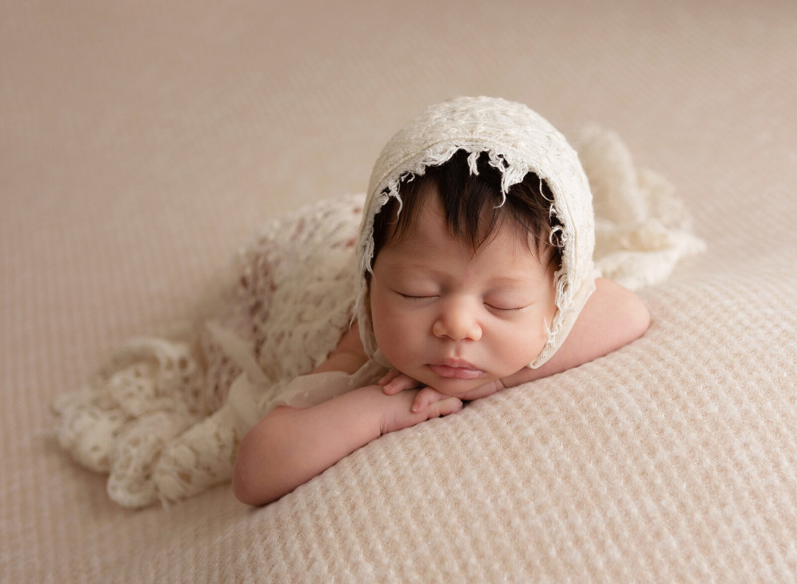 aliso-viejo-newborn-photographer-forwardfacing-pose