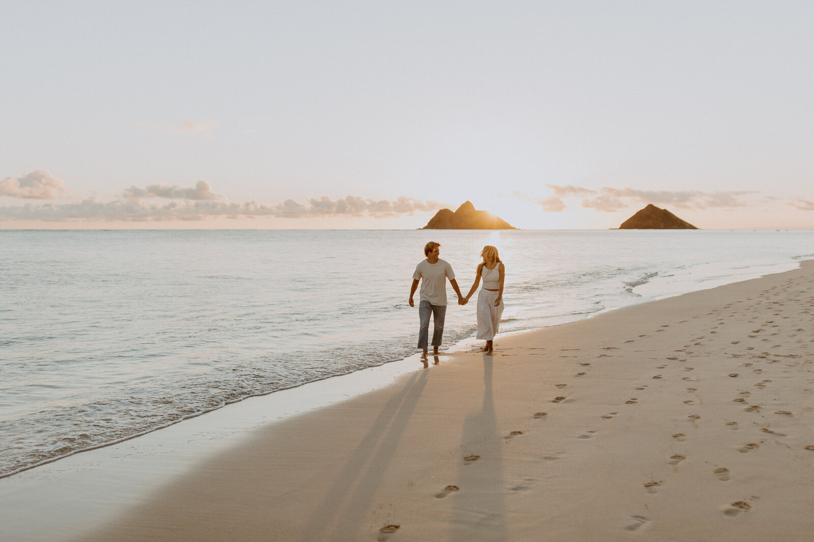 sunrise photo session of couple in hawaii