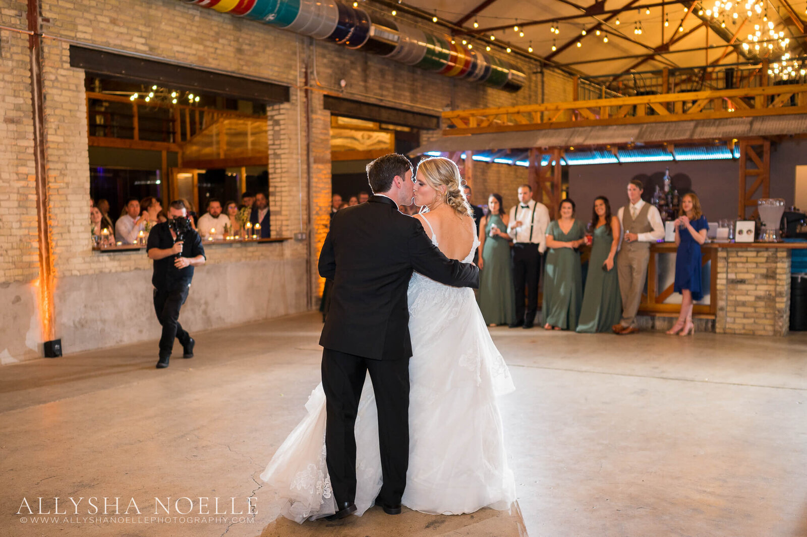 Wedding-at-The-Factory-on-Barclay-in-Milwaukee-1008