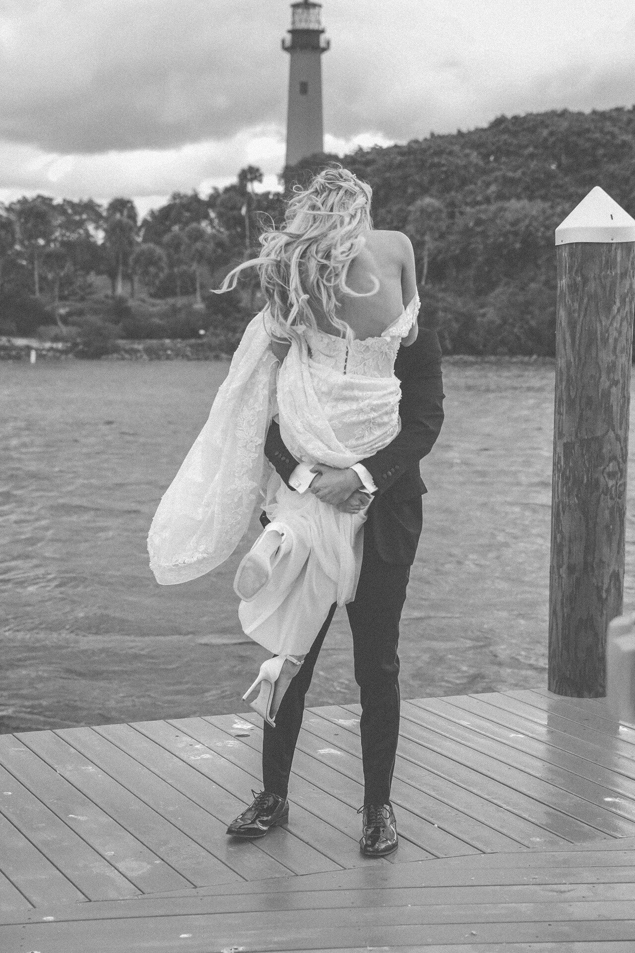 bride-groom-pelican-club-pier-3